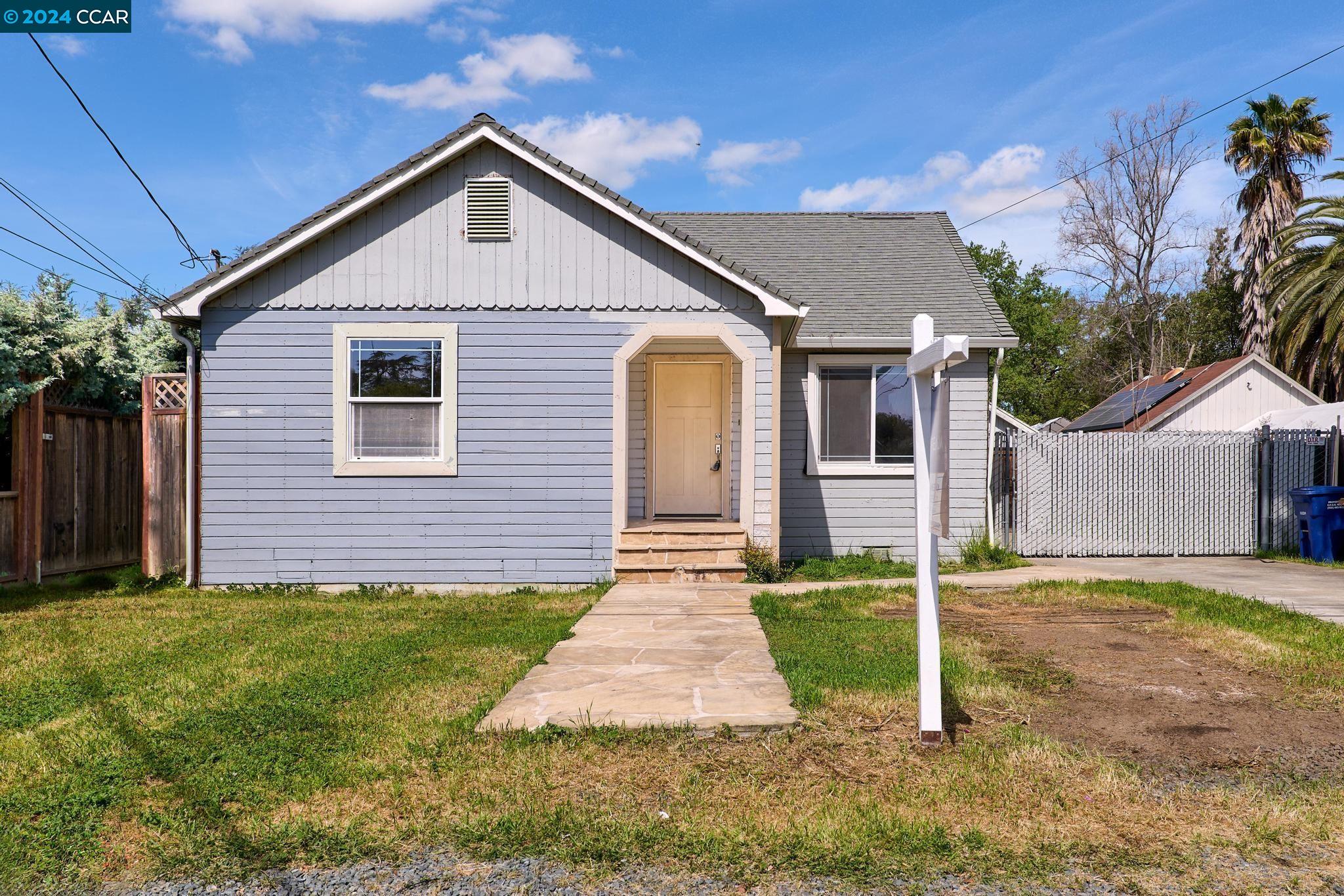 Detail Gallery Image 1 of 1 For 3631 Walnut Ave, Concord,  CA 94519 - 2 Beds | 1 Baths