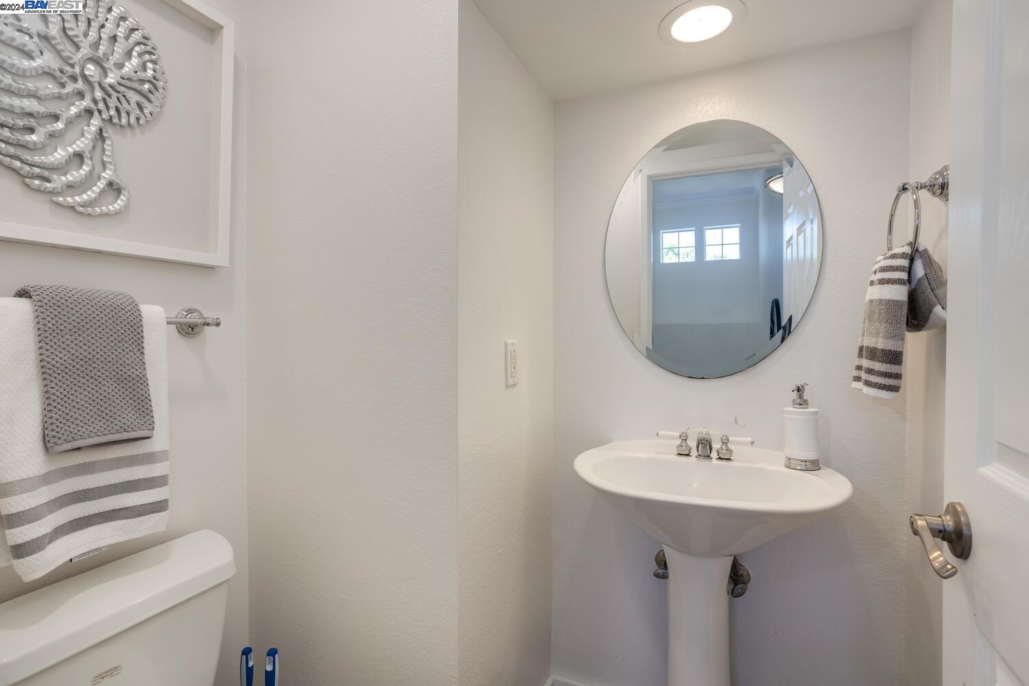 Detail Gallery Image 14 of 28 For 1490 Los Buellis Way, Milpitas,  CA 95035-2457 - 2 Beds | 2/1 Baths