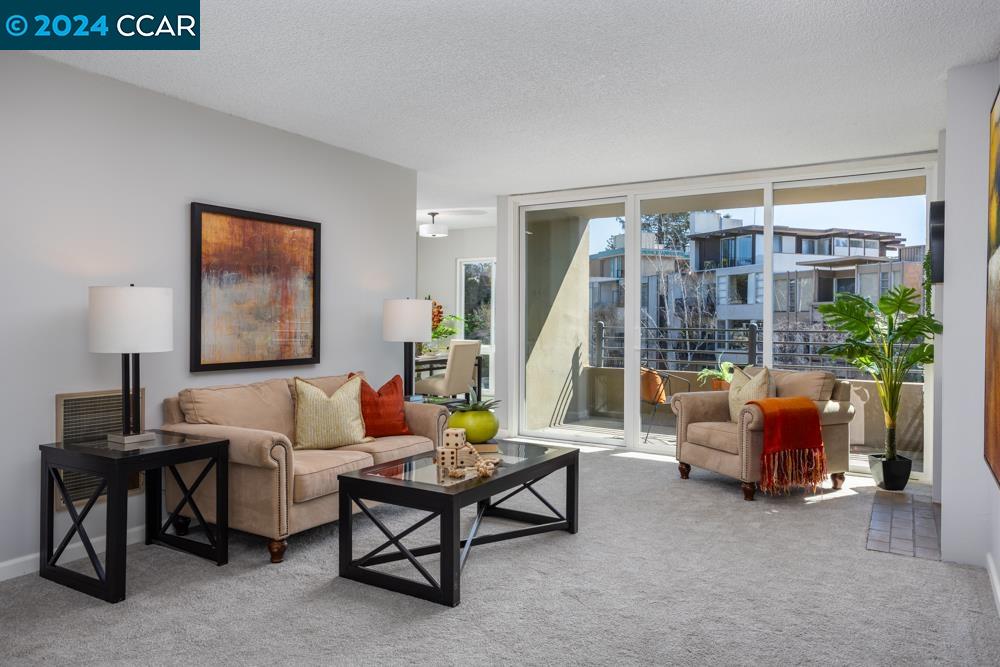 Detail Gallery Image 1 of 17 For 5340 Broadway Ter #408,  Oakland,  CA 94618 - 3 Beds | 2 Baths
