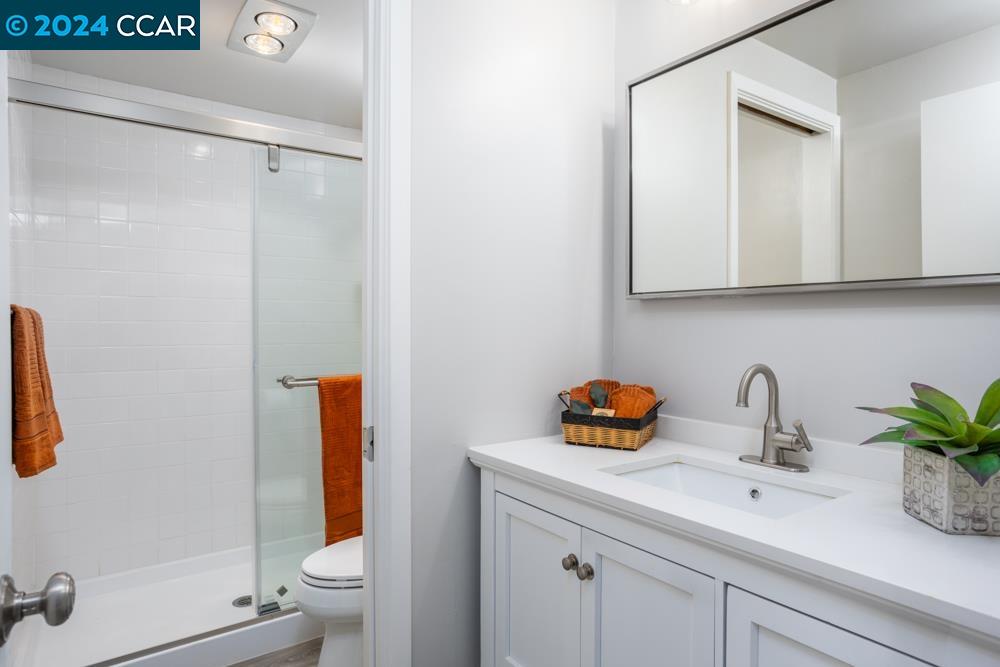 Detail Gallery Image 13 of 17 For 5340 Broadway Ter #408,  Oakland,  CA 94618 - 3 Beds | 2 Baths