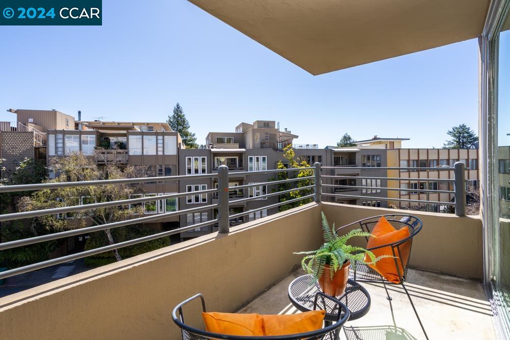 Detail Gallery Image 16 of 17 For 5340 Broadway Ter #408,  Oakland,  CA 94618 - 3 Beds | 2 Baths