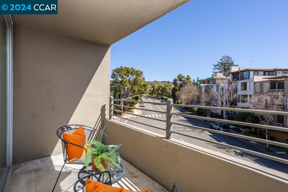 Detail Gallery Image 17 of 17 For 5340 Broadway Ter #408,  Oakland,  CA 94618 - 3 Beds | 2 Baths