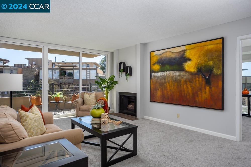 Detail Gallery Image 3 of 17 For 5340 Broadway Ter #408,  Oakland,  CA 94618 - 3 Beds | 2 Baths