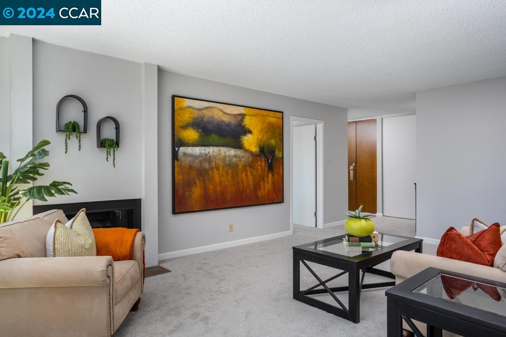 Detail Gallery Image 4 of 17 For 5340 Broadway Ter #408,  Oakland,  CA 94618 - 3 Beds | 2 Baths
