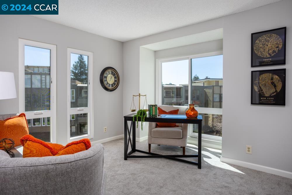 Detail Gallery Image 5 of 17 For 5340 Broadway Ter #408,  Oakland,  CA 94618 - 3 Beds | 2 Baths