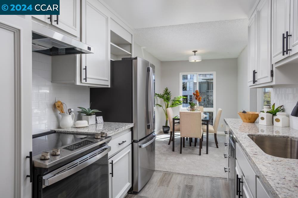 Detail Gallery Image 9 of 17 For 5340 Broadway Ter #408,  Oakland,  CA 94618 - 3 Beds | 2 Baths