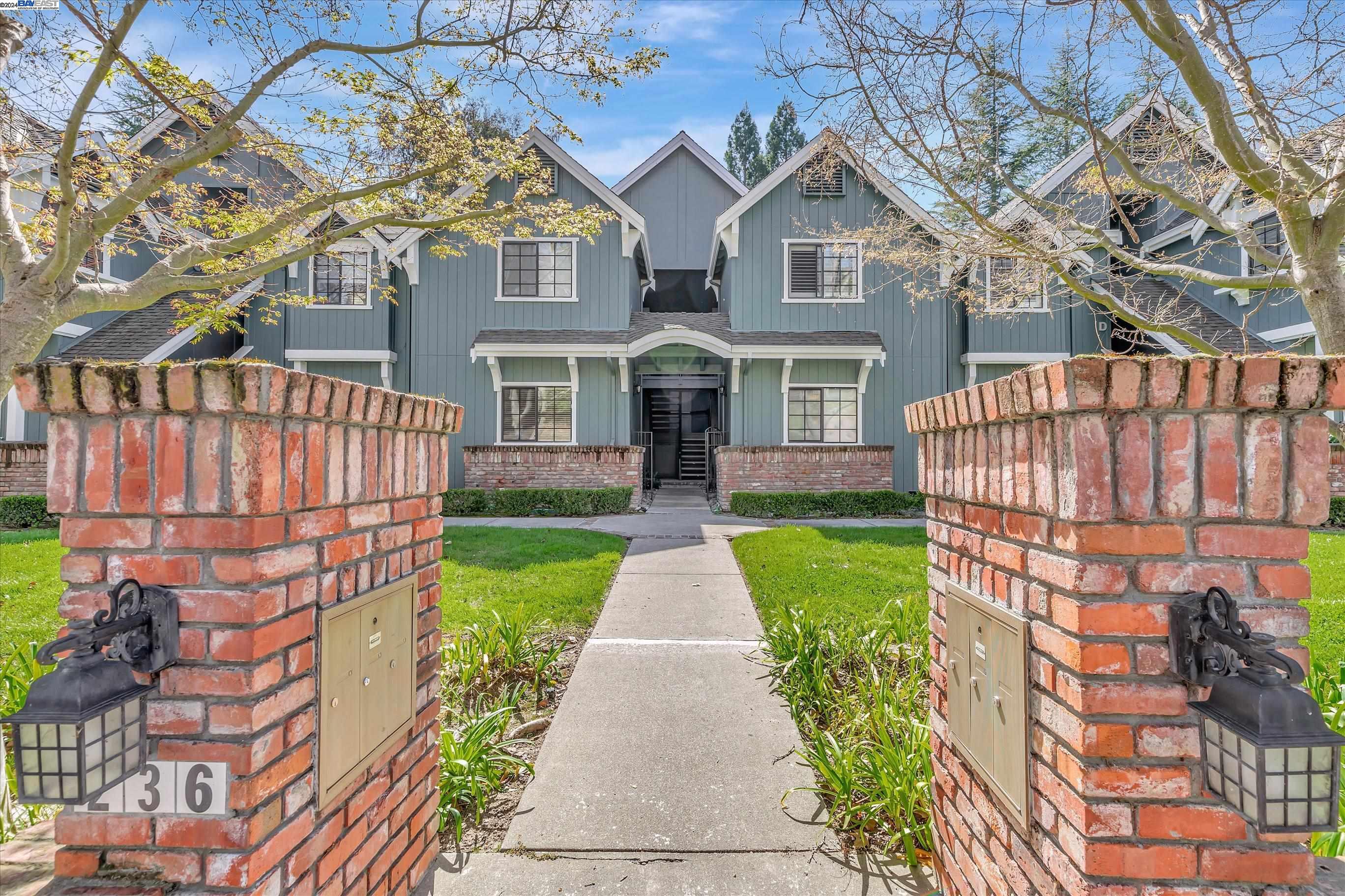 Detail Gallery Image 1 of 1 For 236 Canyon Woods Way #C,  San Ramon,  CA 94582 - 2 Beds | 2 Baths