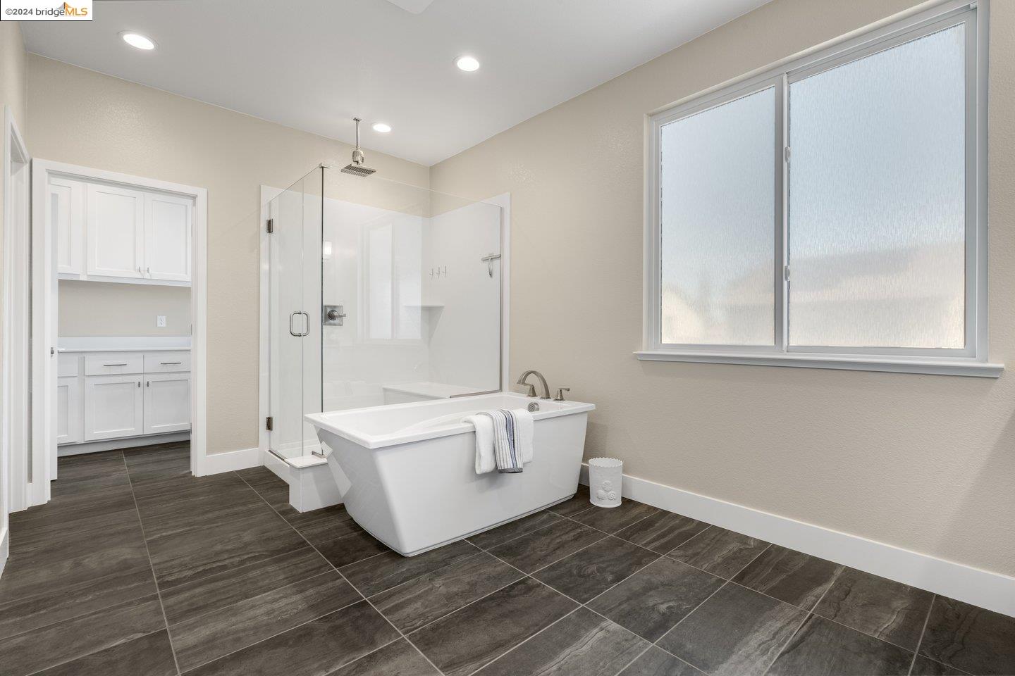 Detail Gallery Image 7 of 52 For 4356 Focus Lane, Modesto,  CA 95356 - 4 Beds | 3/1 Baths