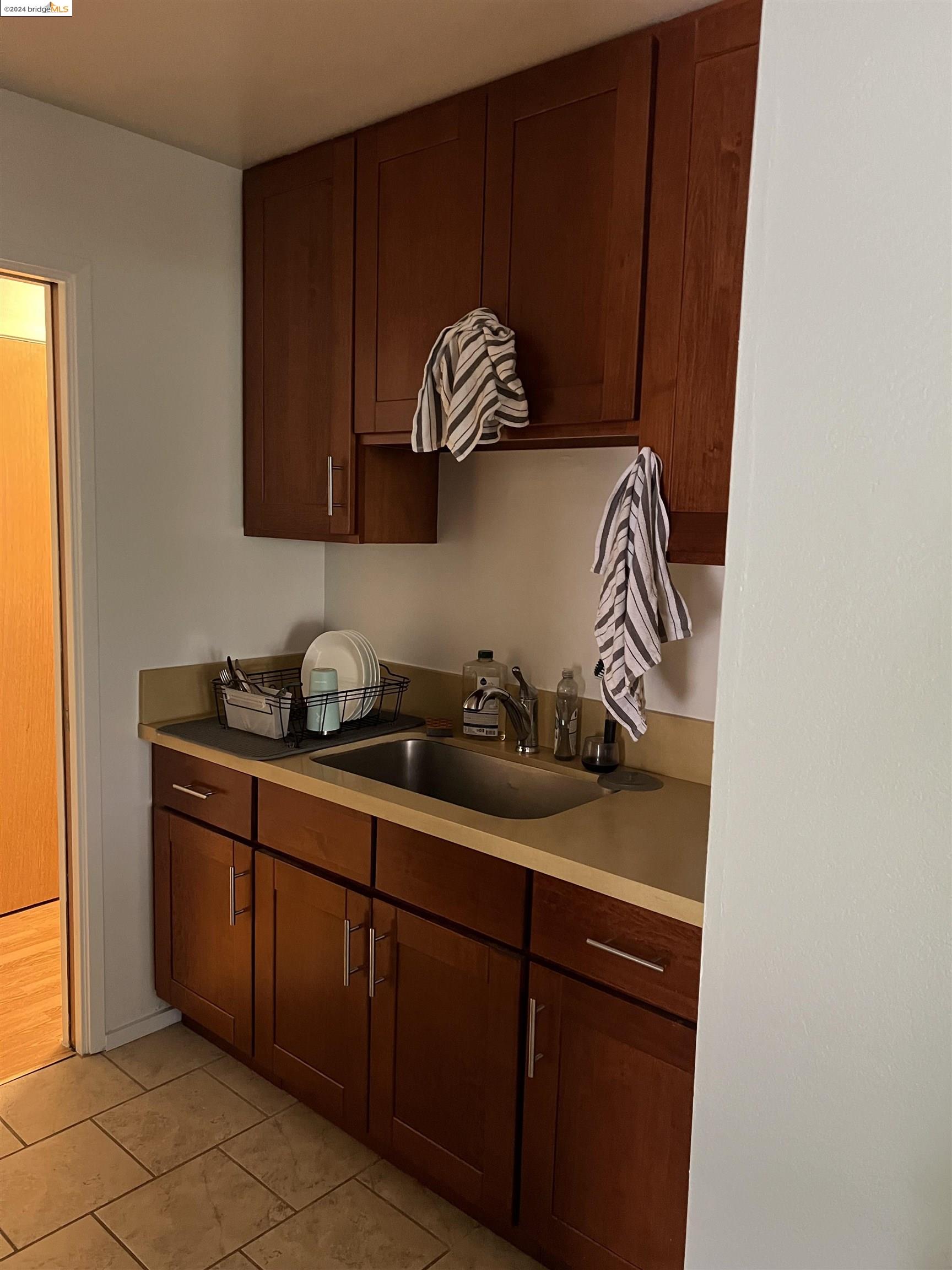 Detail Gallery Image 4 of 8 For 2636 Warring St #301,  Berkeley,  CA 94704 - 1 Beds | 1 Baths