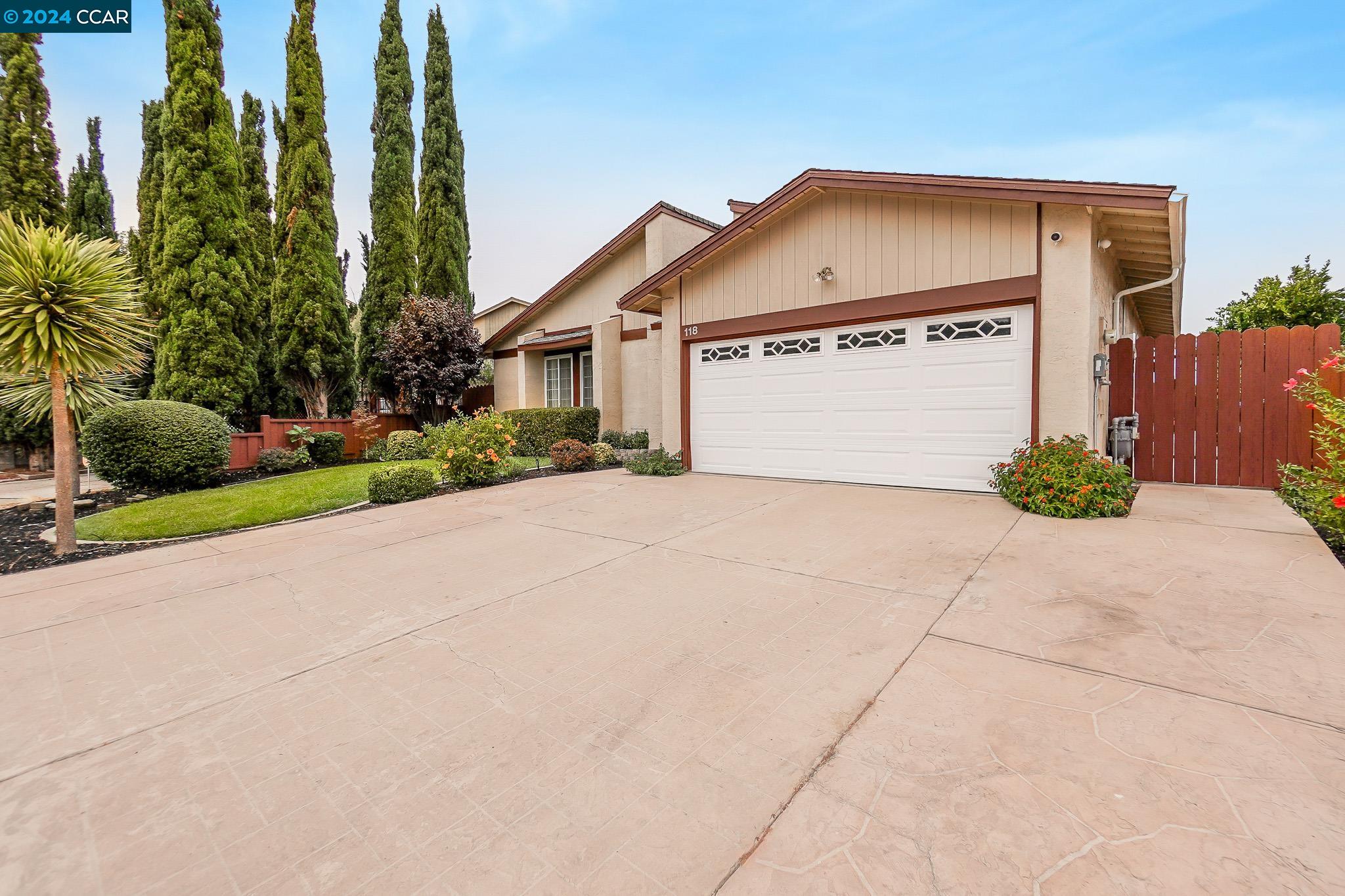 Detail Gallery Image 2 of 45 For 118 Cottonwood Ct, Hercules,  CA 94547 - 3 Beds | 2 Baths