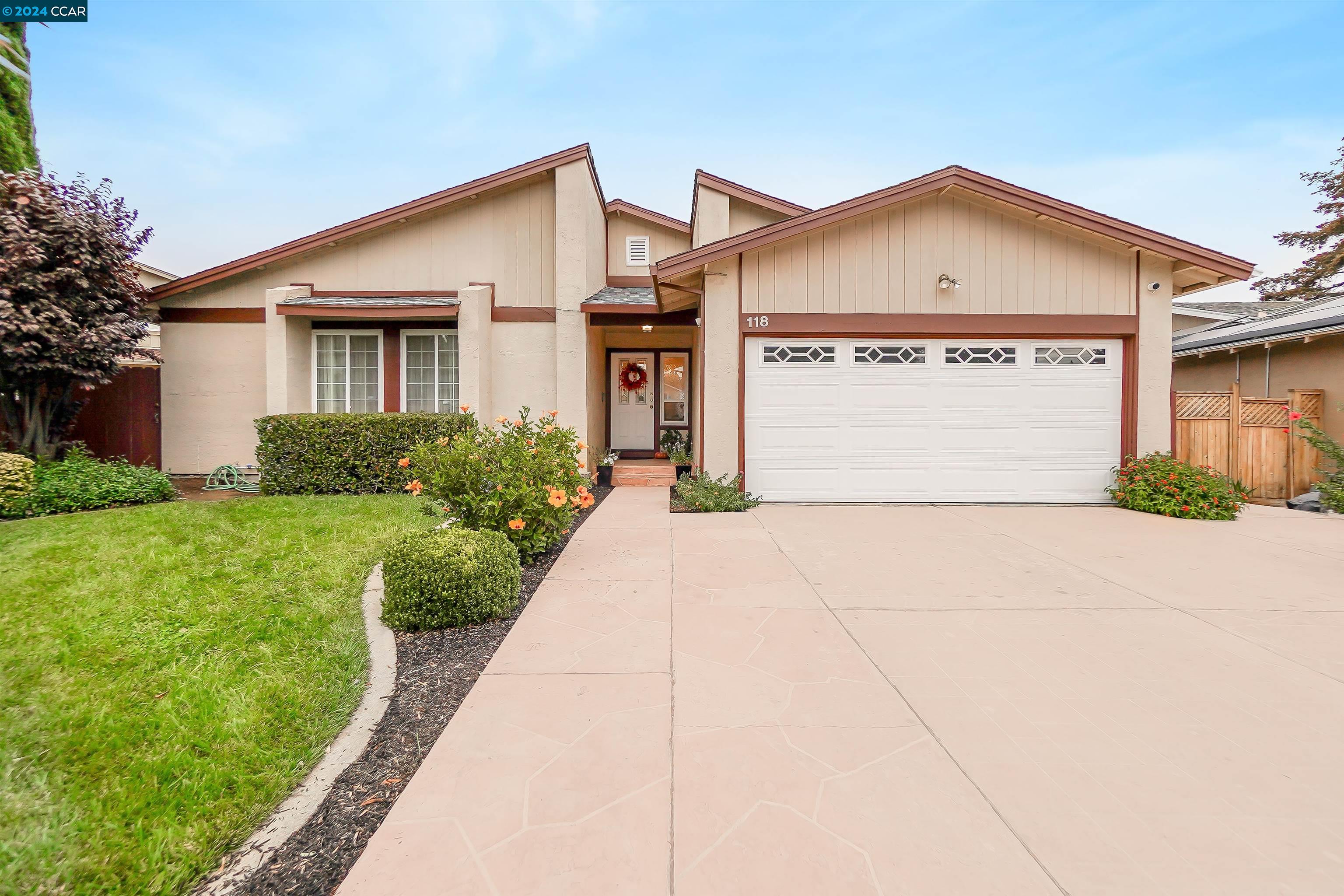 Detail Gallery Image 3 of 45 For 118 Cottonwood Ct, Hercules,  CA 94547 - 3 Beds | 2 Baths