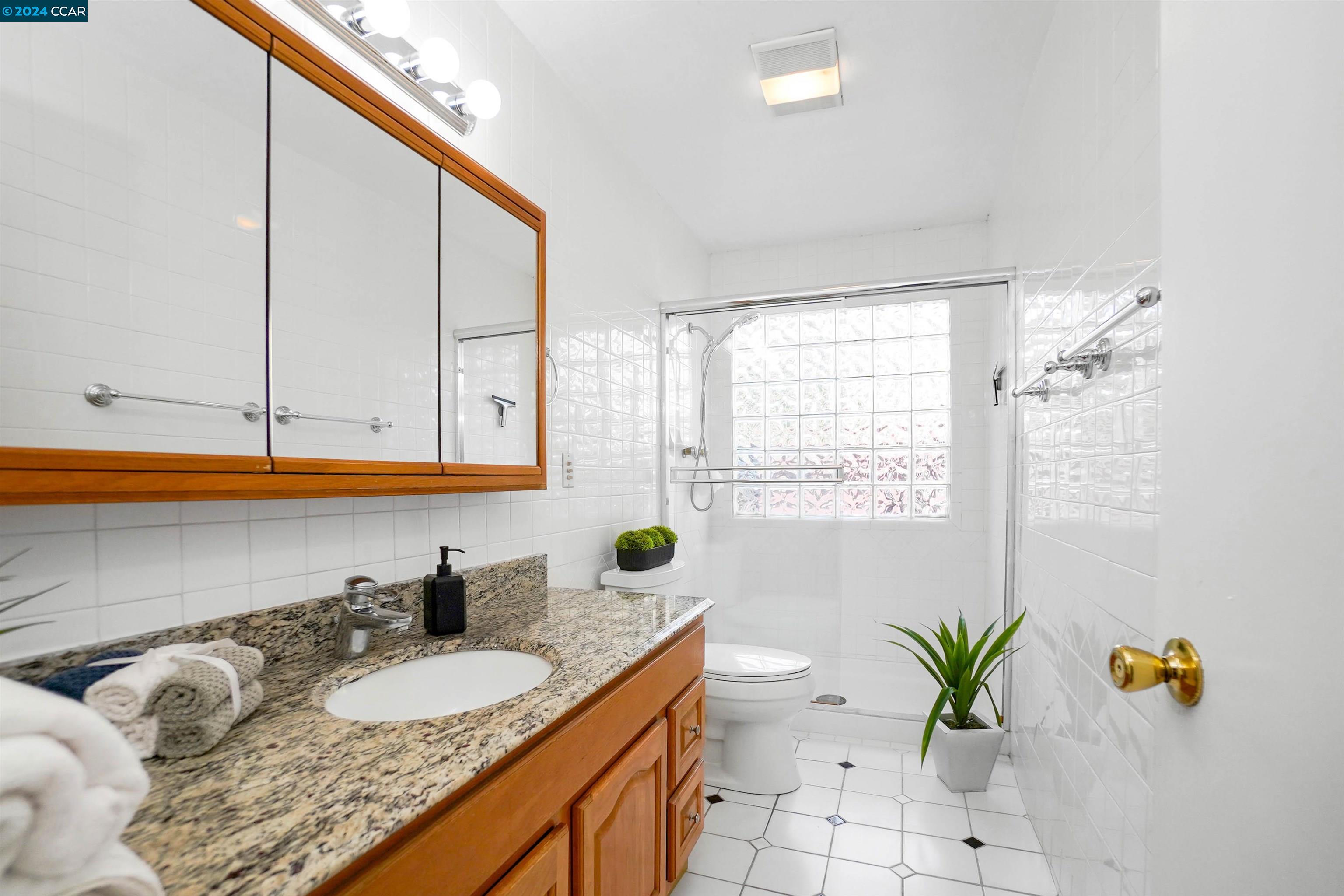 Detail Gallery Image 26 of 45 For 118 Cottonwood Ct, Hercules,  CA 94547 - 3 Beds | 2 Baths