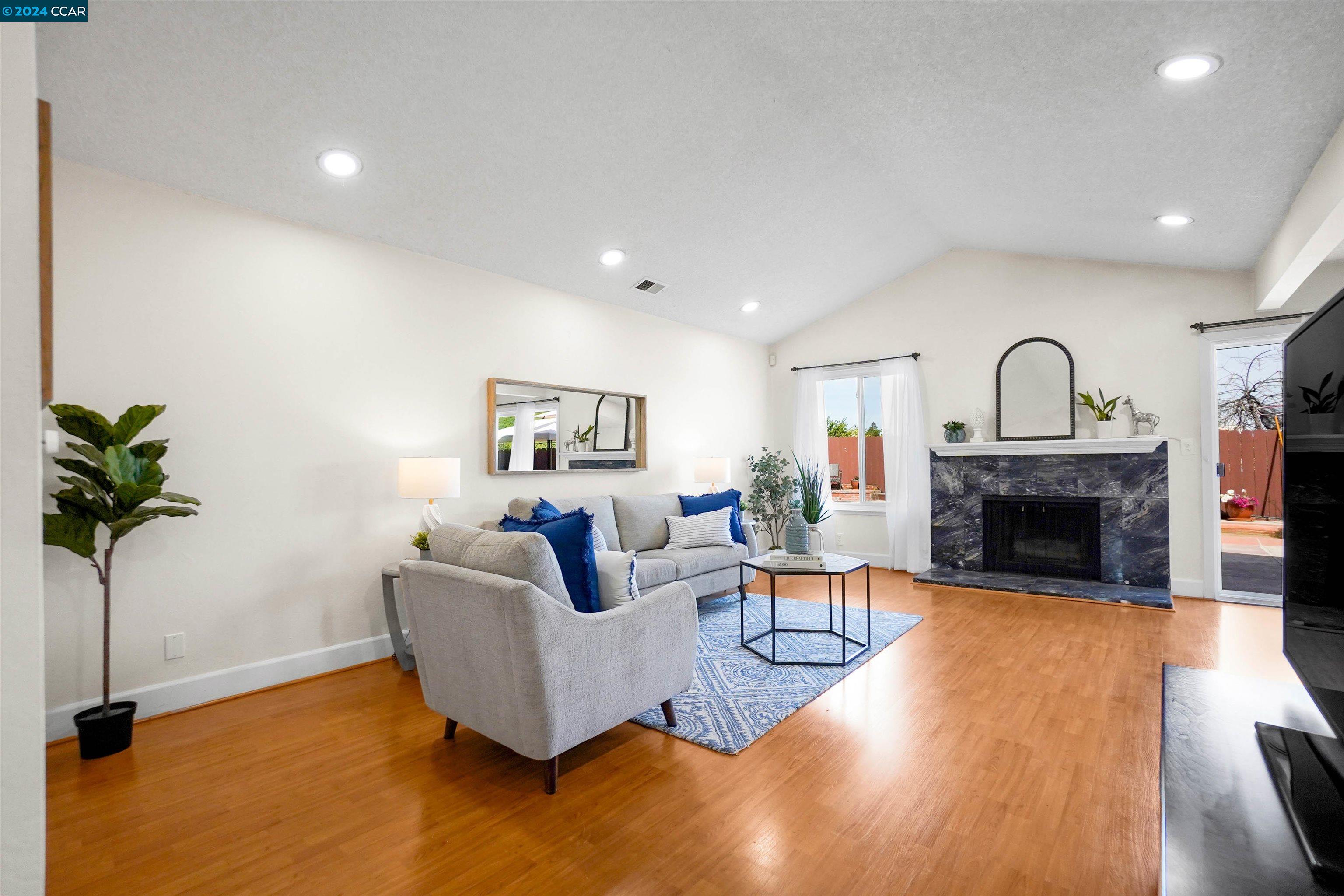 Detail Gallery Image 7 of 45 For 118 Cottonwood Ct, Hercules,  CA 94547 - 3 Beds | 2 Baths