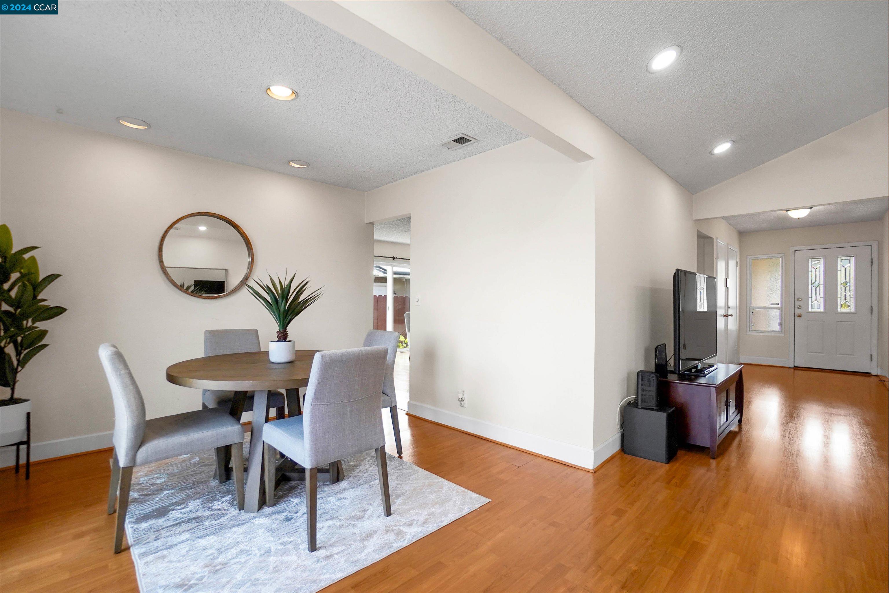 Detail Gallery Image 10 of 45 For 118 Cottonwood Ct, Hercules,  CA 94547 - 3 Beds | 2 Baths