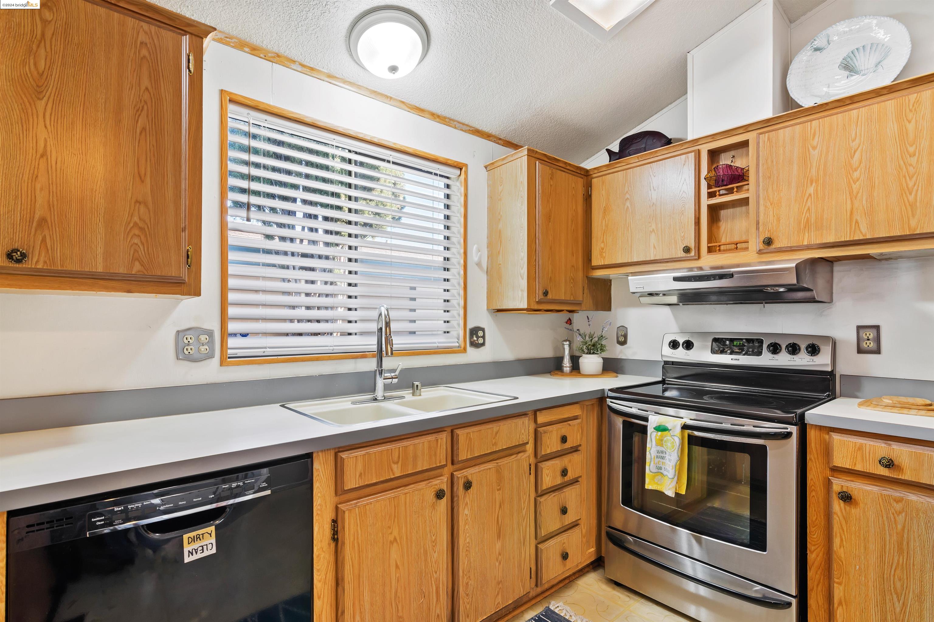Detail Gallery Image 3 of 16 For 312 Alcott Ct #166,  Bethel Island,  CA 94511 - 2 Beds | 2 Baths