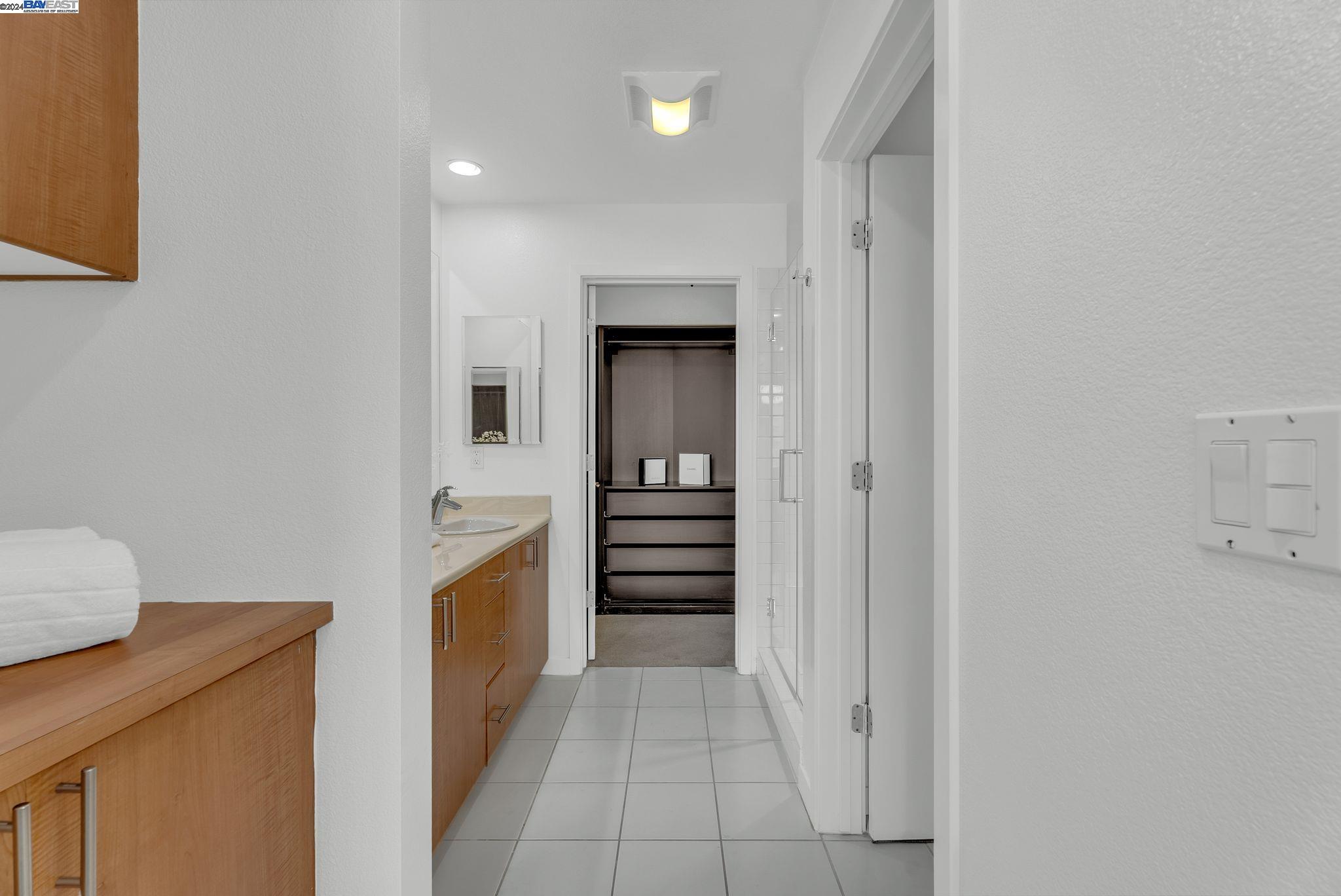 Detail Gallery Image 18 of 31 For 3090 Glascock St #122,  Oakland,  CA 94601 - 3 Beds | 2/1 Baths