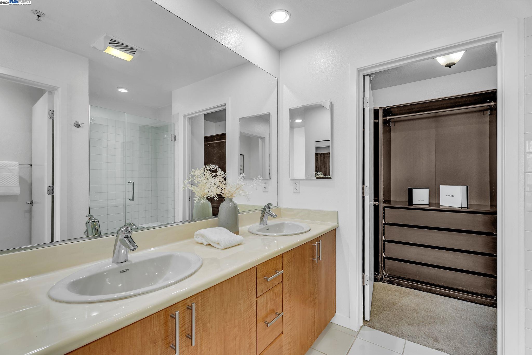 Detail Gallery Image 19 of 31 For 3090 Glascock St #122,  Oakland,  CA 94601 - 3 Beds | 2/1 Baths