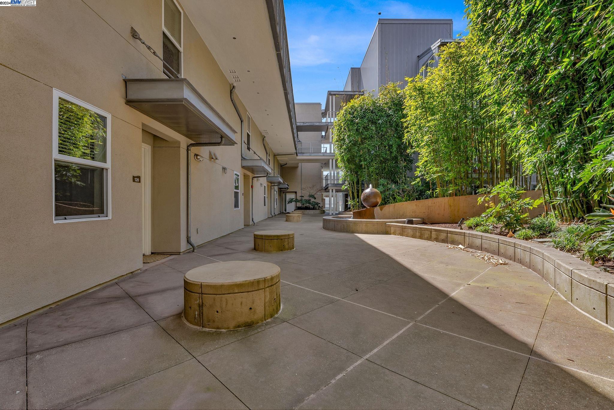 Detail Gallery Image 25 of 31 For 3090 Glascock St #122,  Oakland,  CA 94601 - 3 Beds | 2/1 Baths