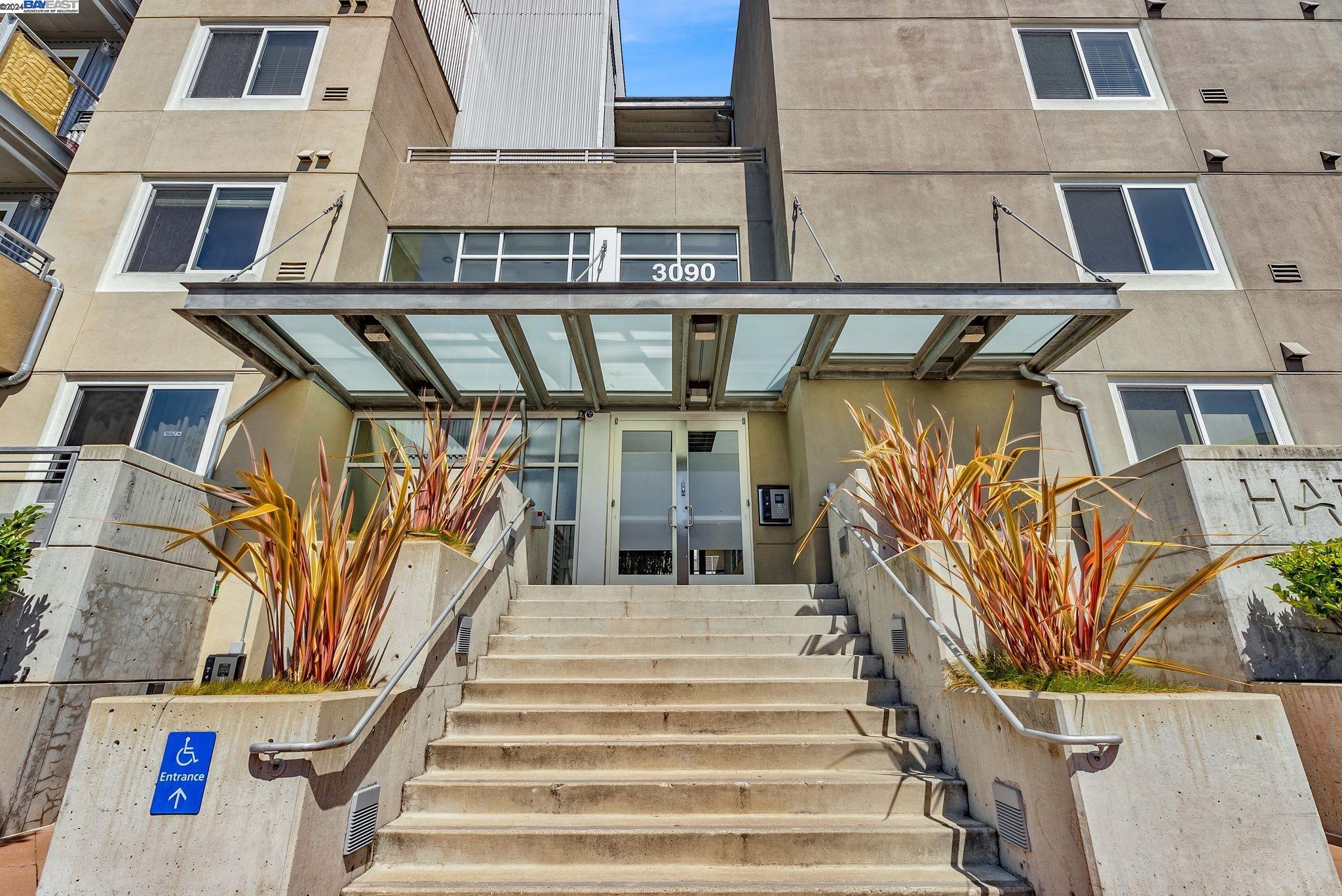 Detail Gallery Image 27 of 31 For 3090 Glascock St #122,  Oakland,  CA 94601 - 3 Beds | 2/1 Baths