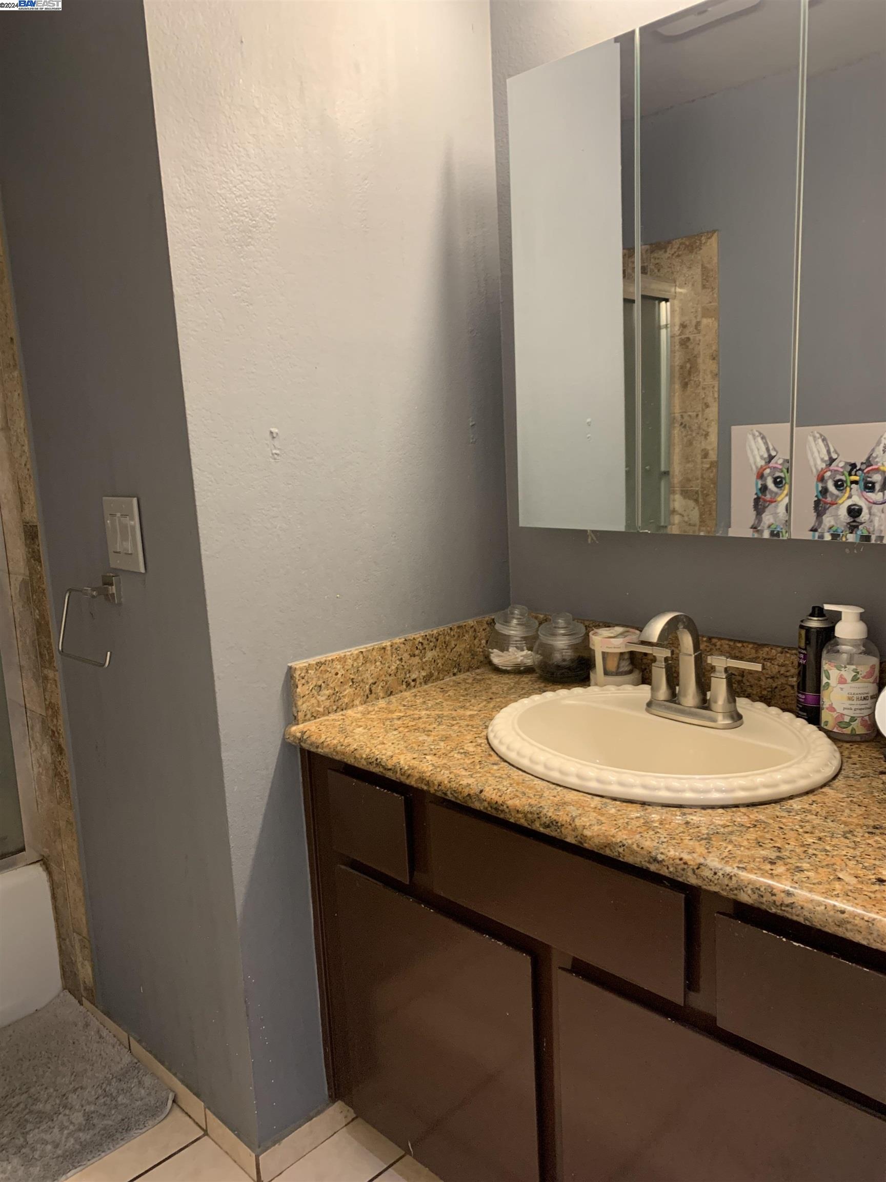 Detail Gallery Image 6 of 12 For 208 Caliente Dr, San Leandro,  CA 94578 - 2 Beds | 2 Baths