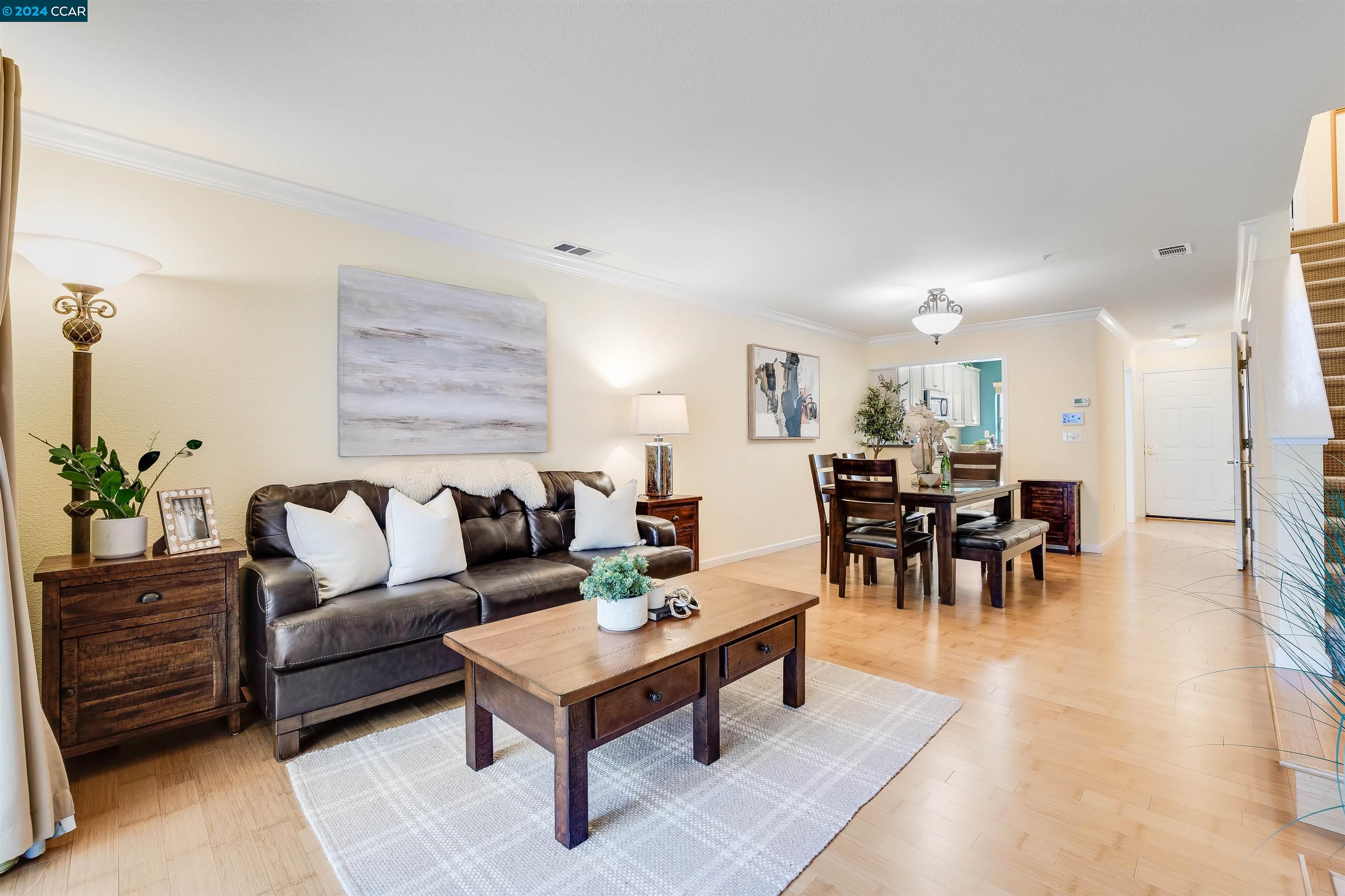 Photo #2: 41053509 Listing 