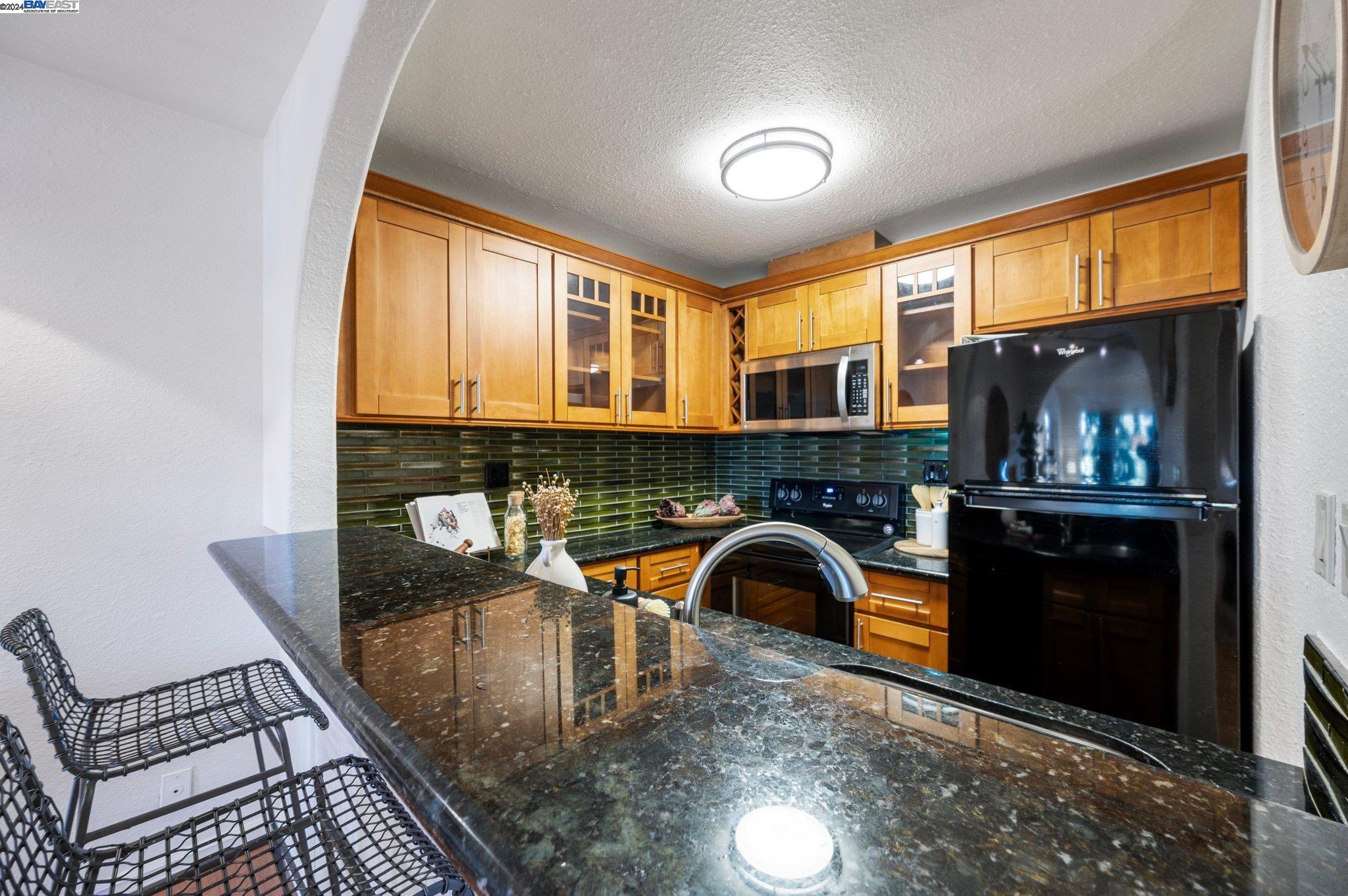 Detail Gallery Image 18 of 36 For 151 Lakeside Dr #103,  Oakland,  CA 94612 - 1 Beds | 1 Baths