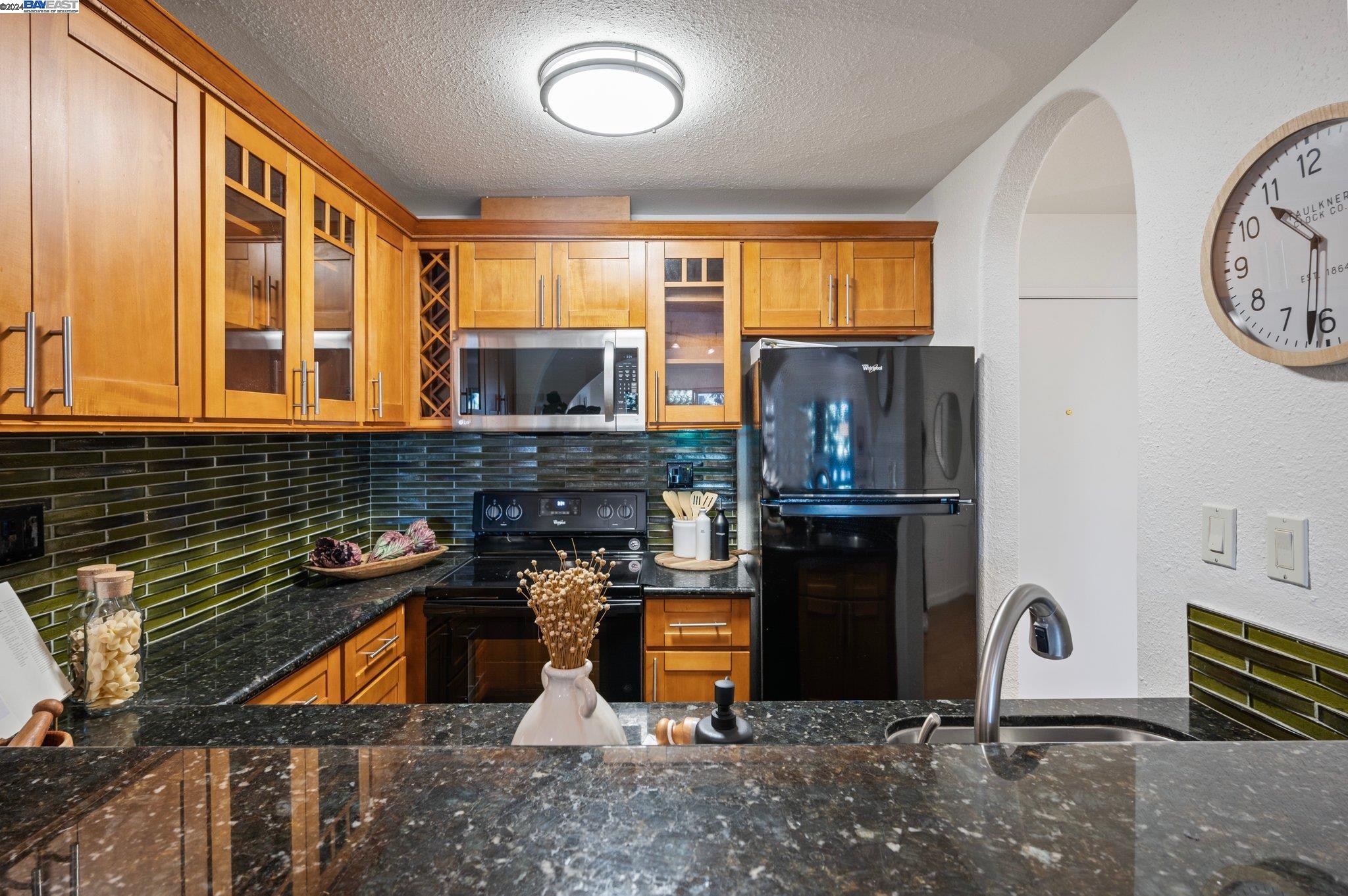 Detail Gallery Image 19 of 36 For 151 Lakeside Dr #103,  Oakland,  CA 94612 - 1 Beds | 1 Baths