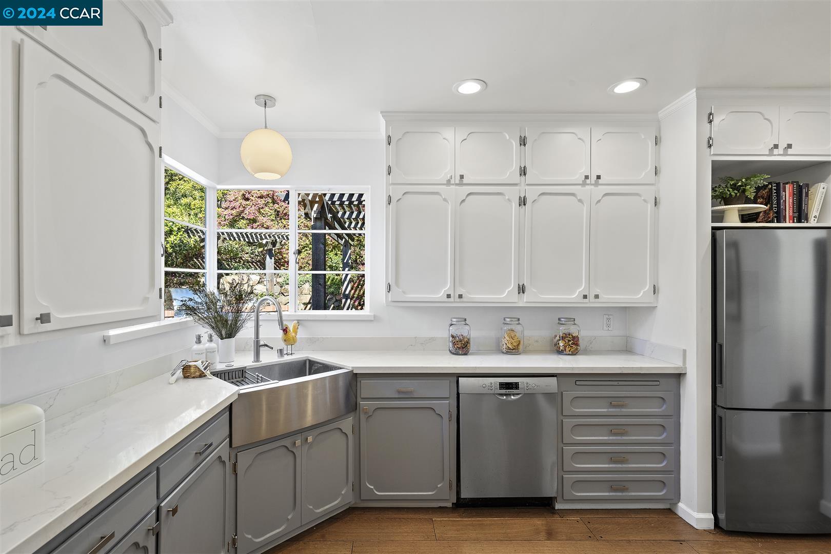 Detail Gallery Image 12 of 55 For 33 Southwood Drive, Orinda,  CA 94563-3025 - 4 Beds | 3/1 Baths