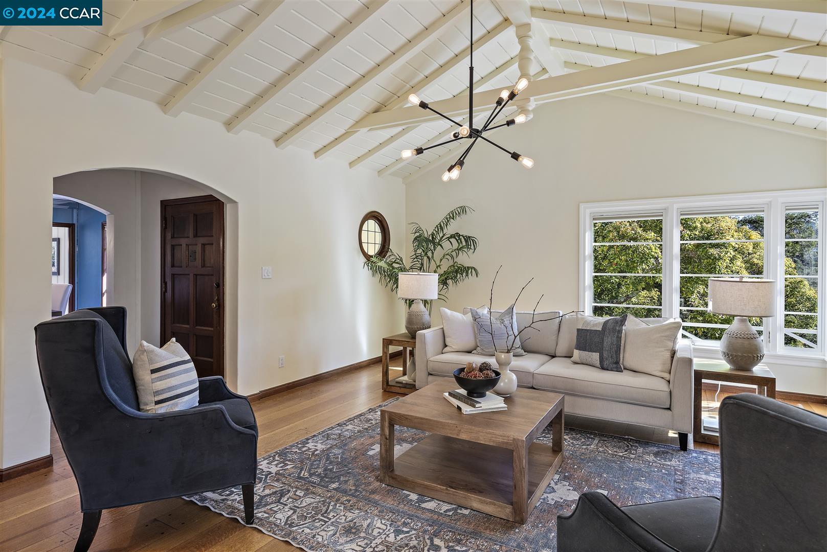 Detail Gallery Image 5 of 55 For 33 Southwood Drive, Orinda,  CA 94563-3025 - 4 Beds | 3/1 Baths