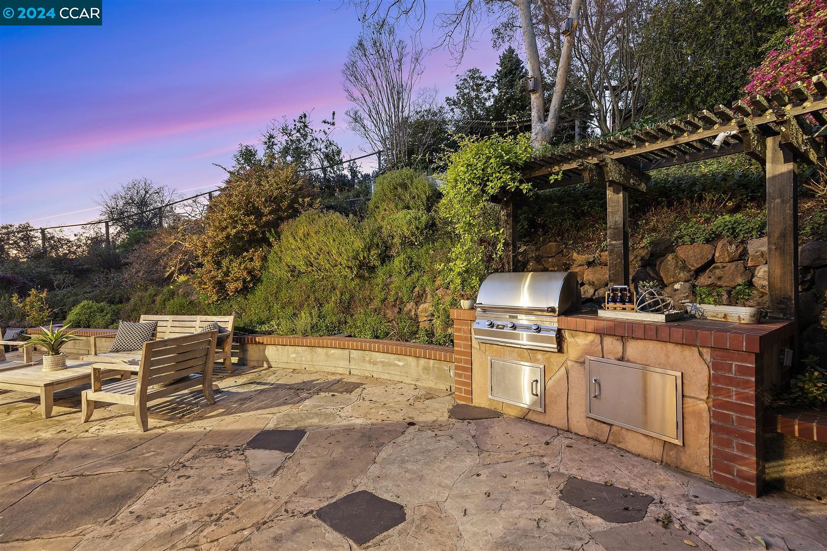 Detail Gallery Image 46 of 55 For 33 Southwood Drive, Orinda,  CA 94563-3025 - 4 Beds | 3/1 Baths