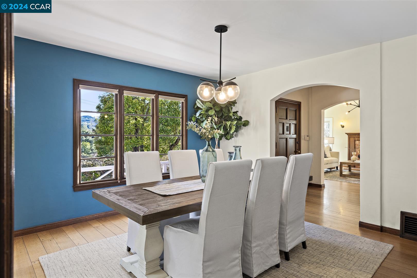 Detail Gallery Image 10 of 55 For 33 Southwood Drive, Orinda,  CA 94563-3025 - 4 Beds | 3/1 Baths