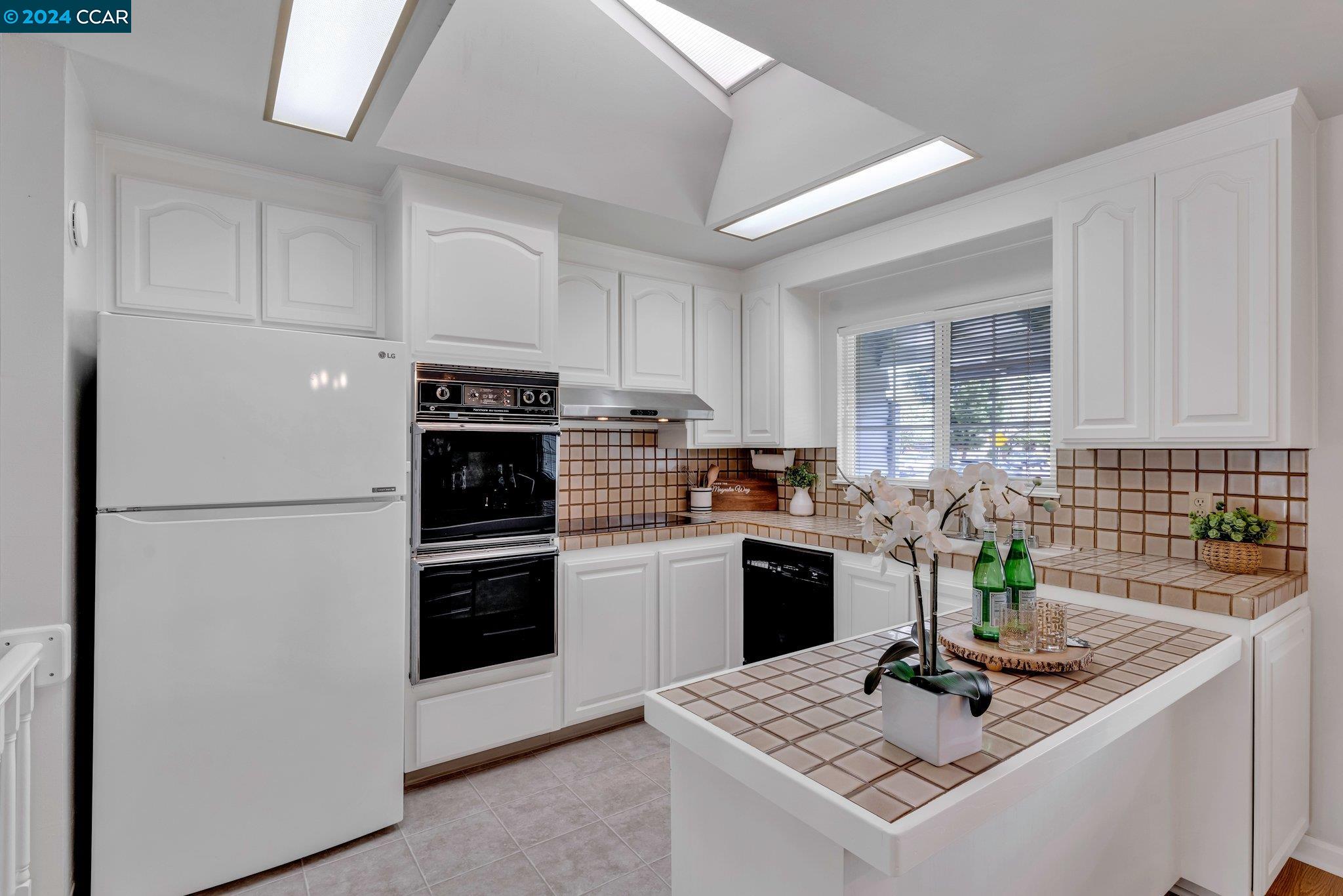 Detail Gallery Image 6 of 28 For 1501 Carriage Dr, Walnut Creek,  CA 94598 - 3 Beds | 2 Baths