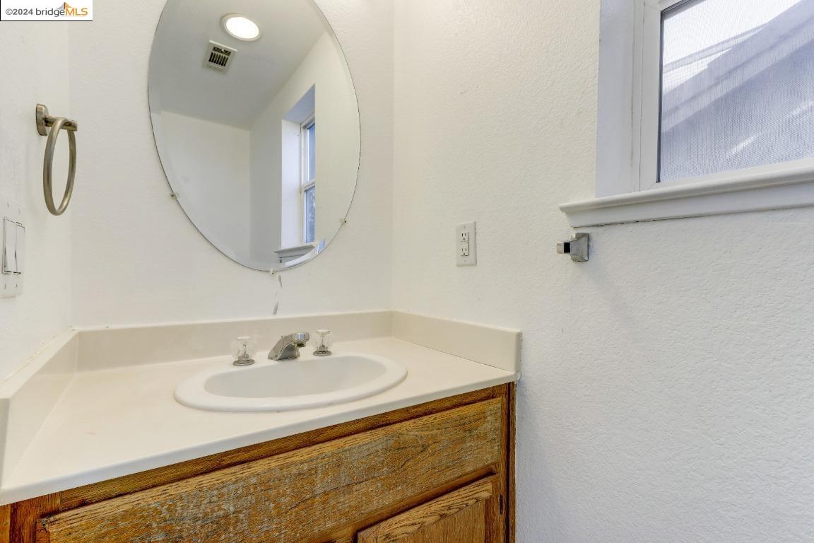 Detail Gallery Image 7 of 18 For 4307 Frontera, Davis,  CA 95618 - 4 Beds | 2/1 Baths
