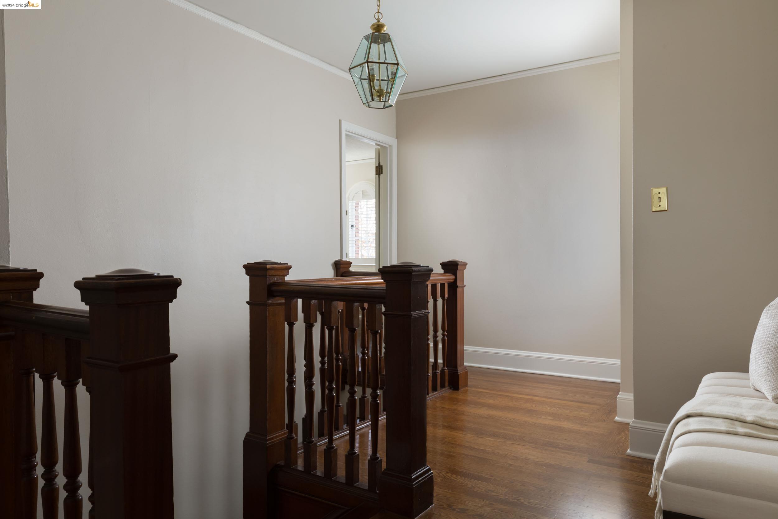 Detail Gallery Image 17 of 42 For 1059 Longridge Road, Oakland,  CA 94610 - 5 Beds | 2/1 Baths