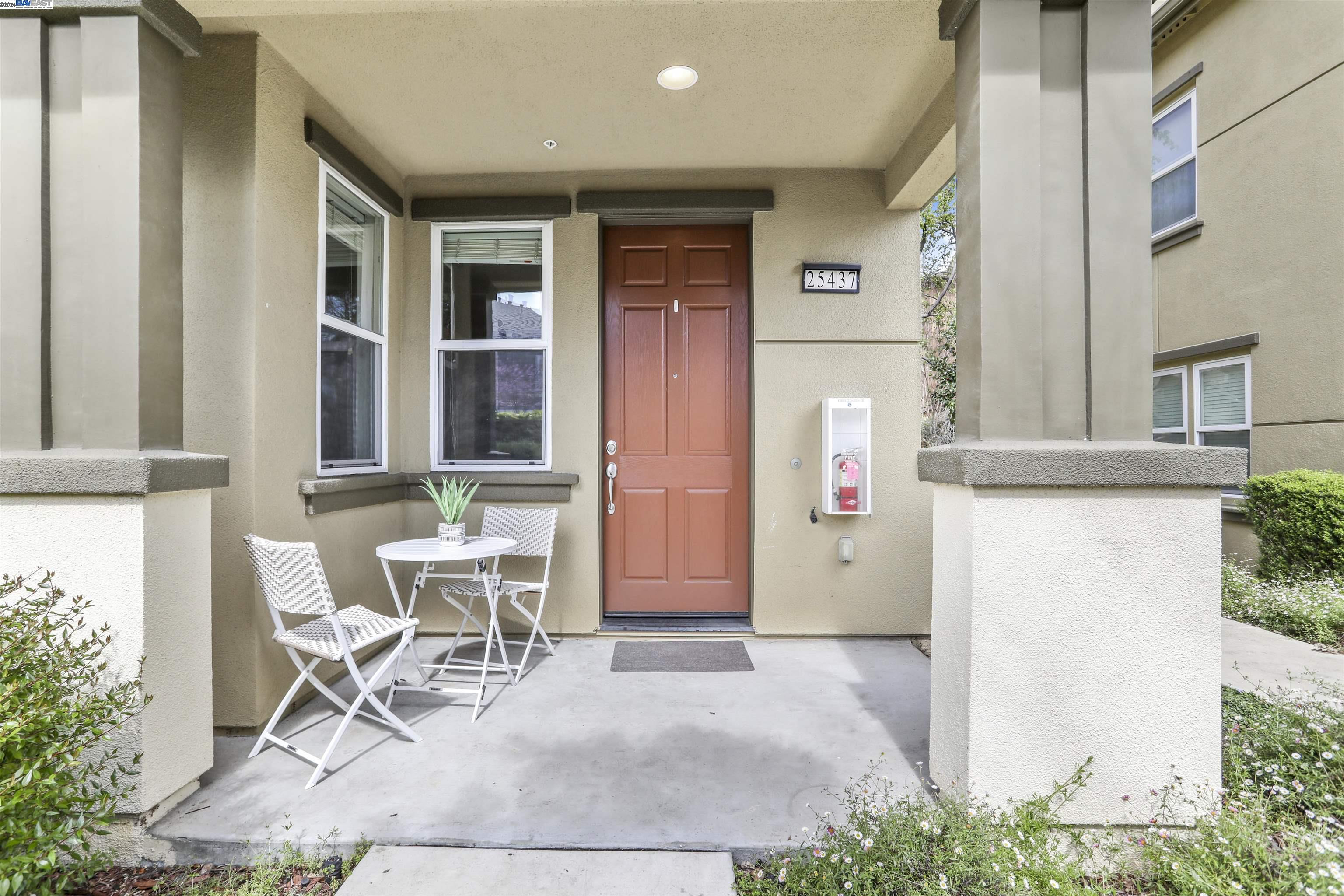 Detail Gallery Image 1 of 36 For 25437 Huntwood Avenue, Hayward,  CA 94544-2781 - 4 Beds | 2/1 Baths