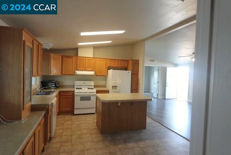 Detail Gallery Image 5 of 17 For 16401 San Pablo Ave #113,  San Pablo,  CA 94806 - 2 Beds | 2 Baths