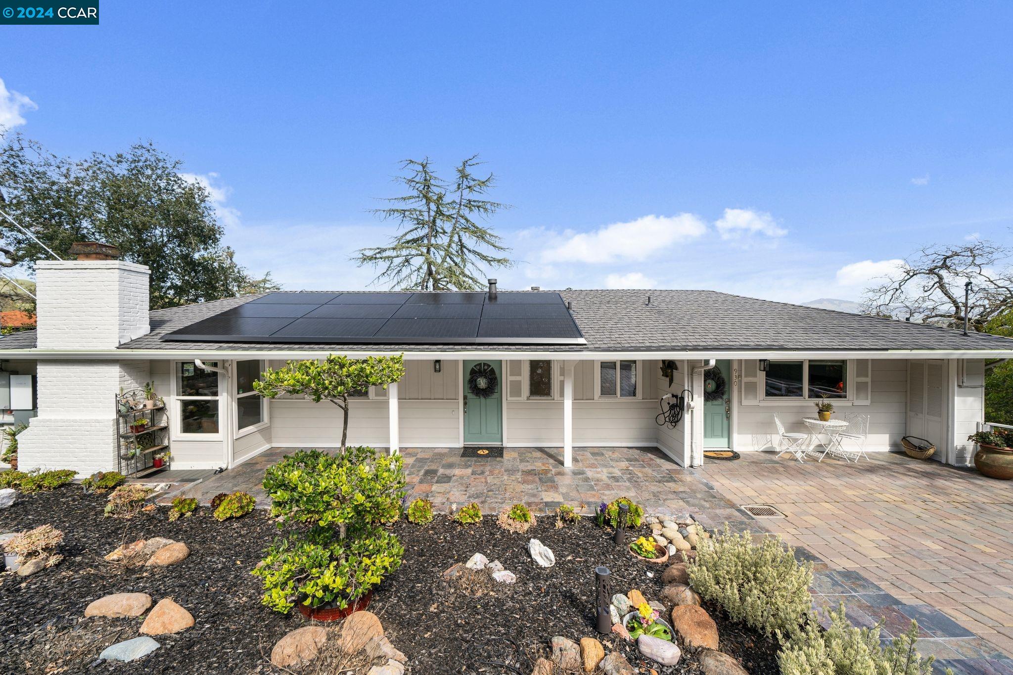 Detail Gallery Image 2 of 45 For 930 Hawthorn Dr, Lafayette,  CA 94549 - 4 Beds | 2/1 Baths