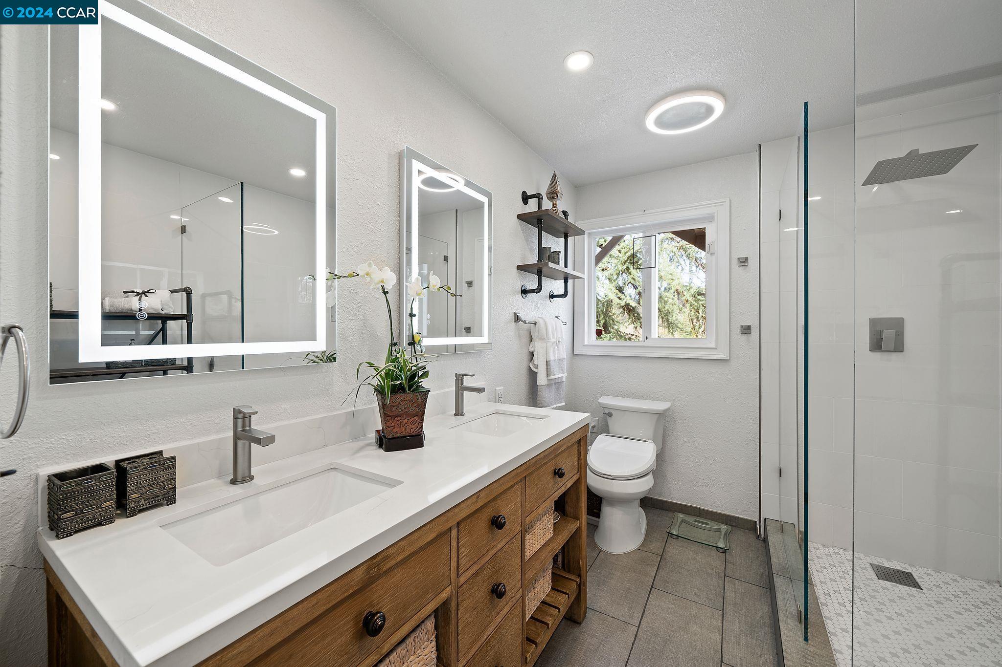 Detail Gallery Image 17 of 45 For 930 Hawthorn Dr, Lafayette,  CA 94549 - 4 Beds | 2/1 Baths