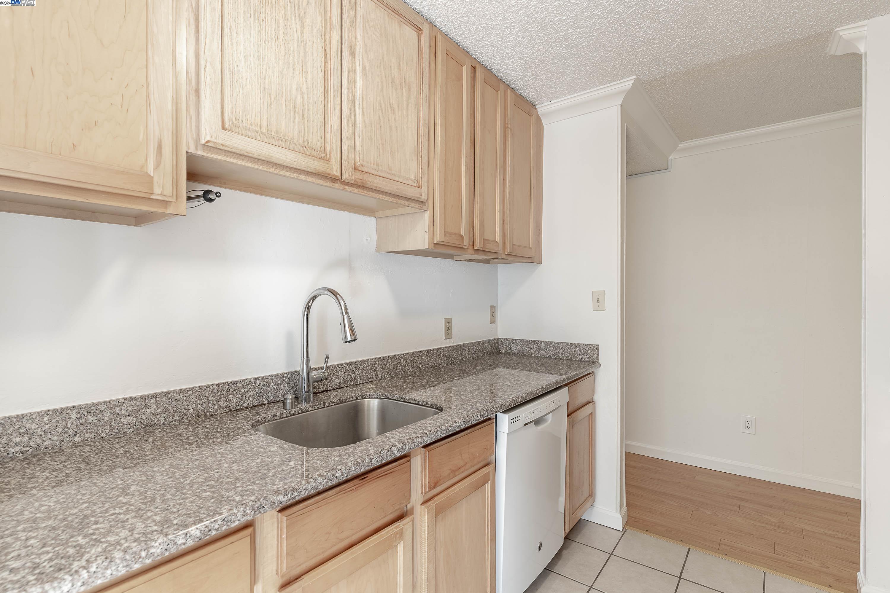Detail Gallery Image 12 of 44 For 555 Pierce St #440,  Albany,  CA 94706 - 2 Beds | 2 Baths