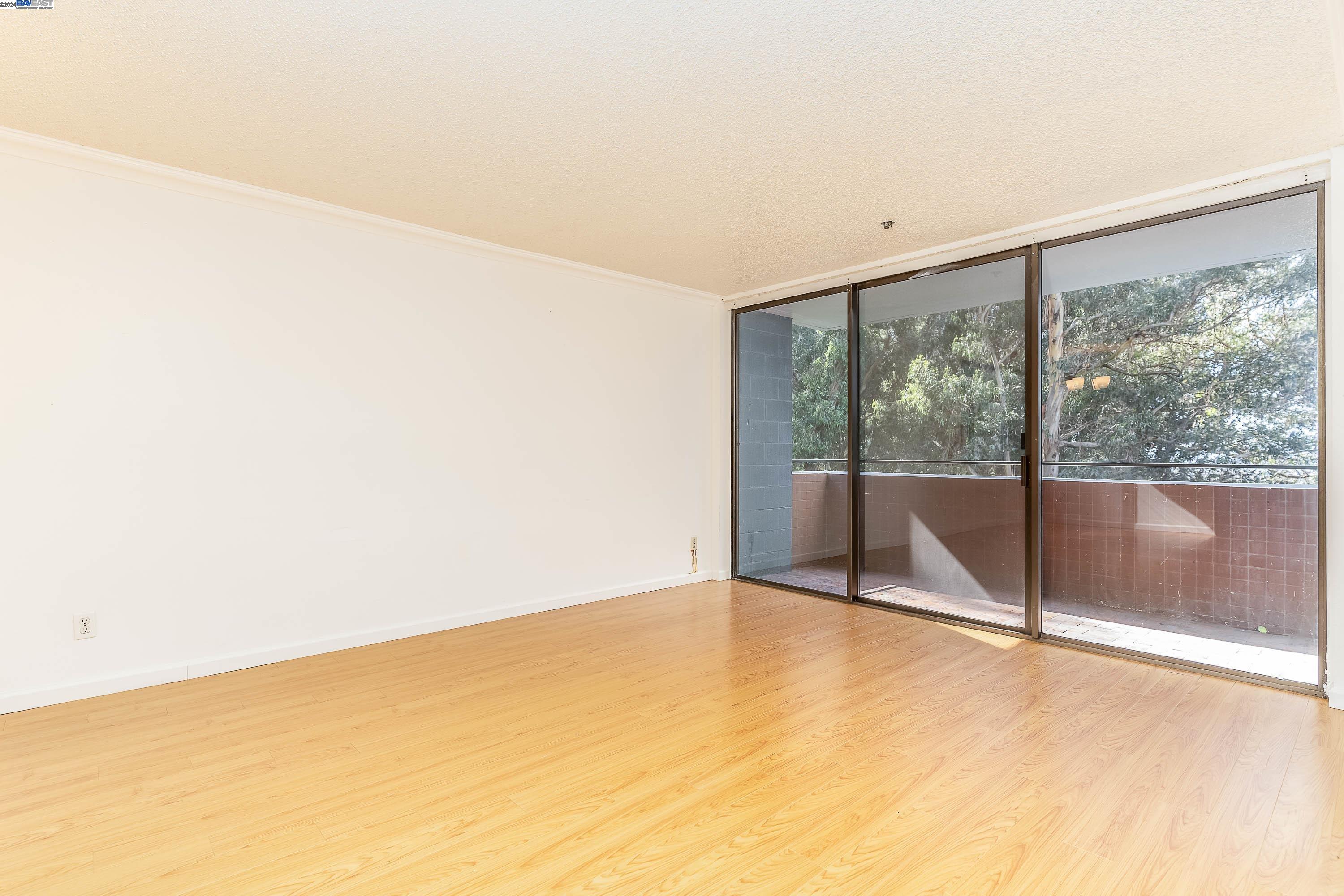 Detail Gallery Image 4 of 44 For 555 Pierce St #440,  Albany,  CA 94706 - 2 Beds | 2 Baths