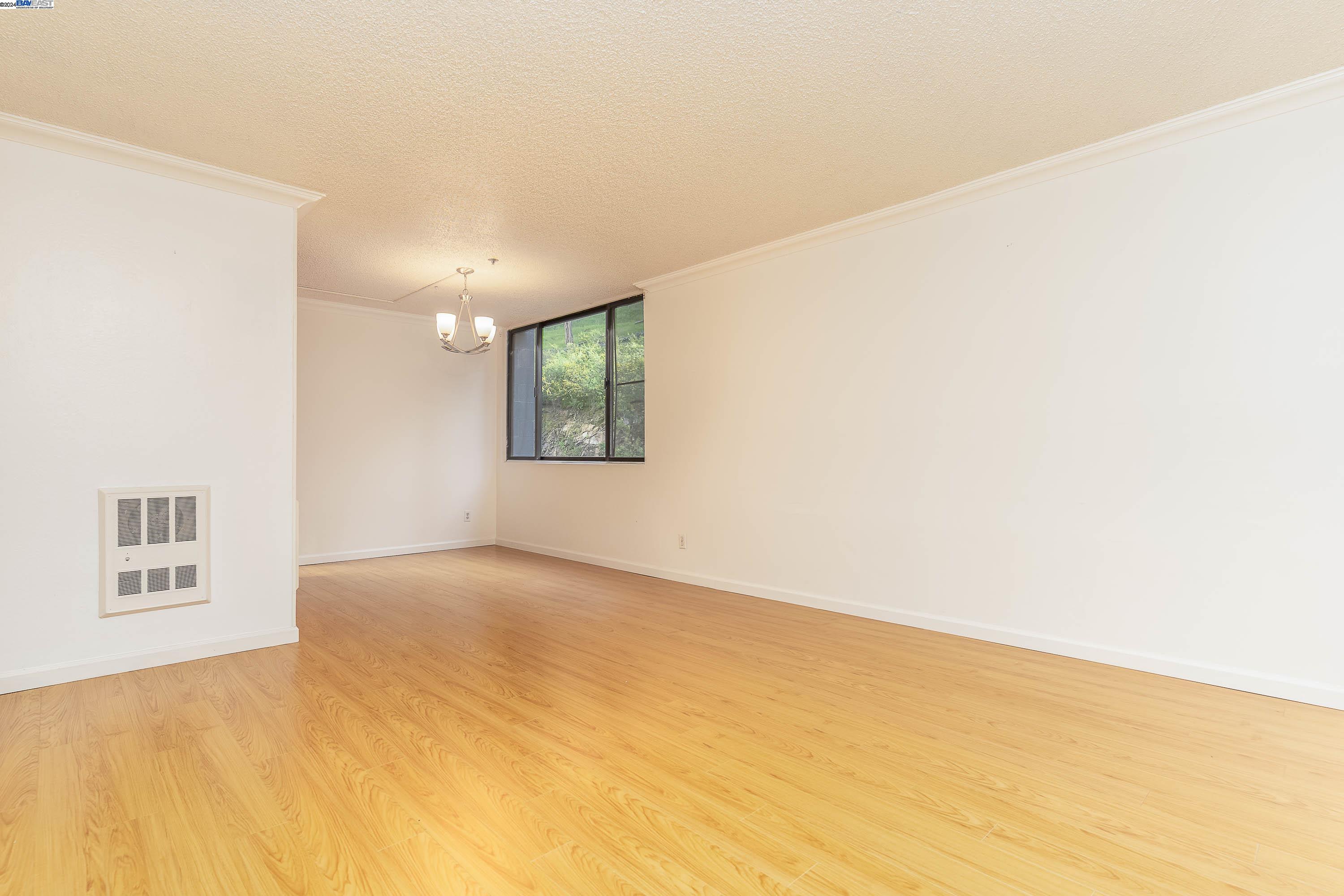 Detail Gallery Image 5 of 44 For 555 Pierce St #440,  Albany,  CA 94706 - 2 Beds | 2 Baths