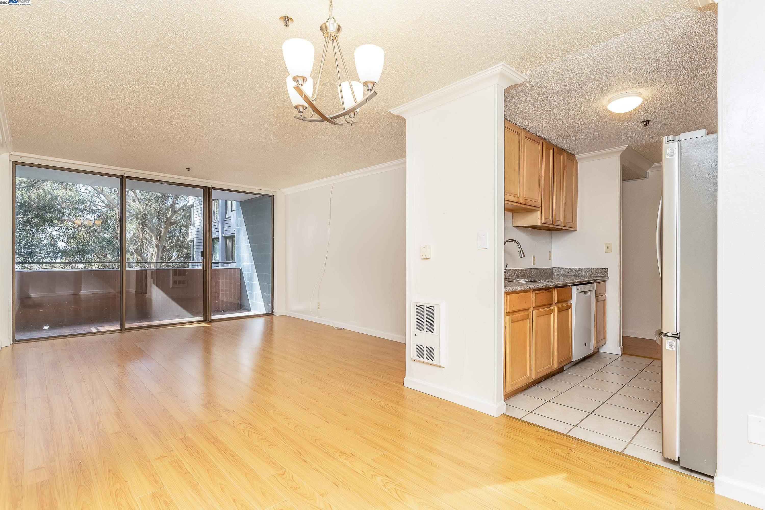 Detail Gallery Image 9 of 44 For 555 Pierce St #440,  Albany,  CA 94706 - 2 Beds | 2 Baths