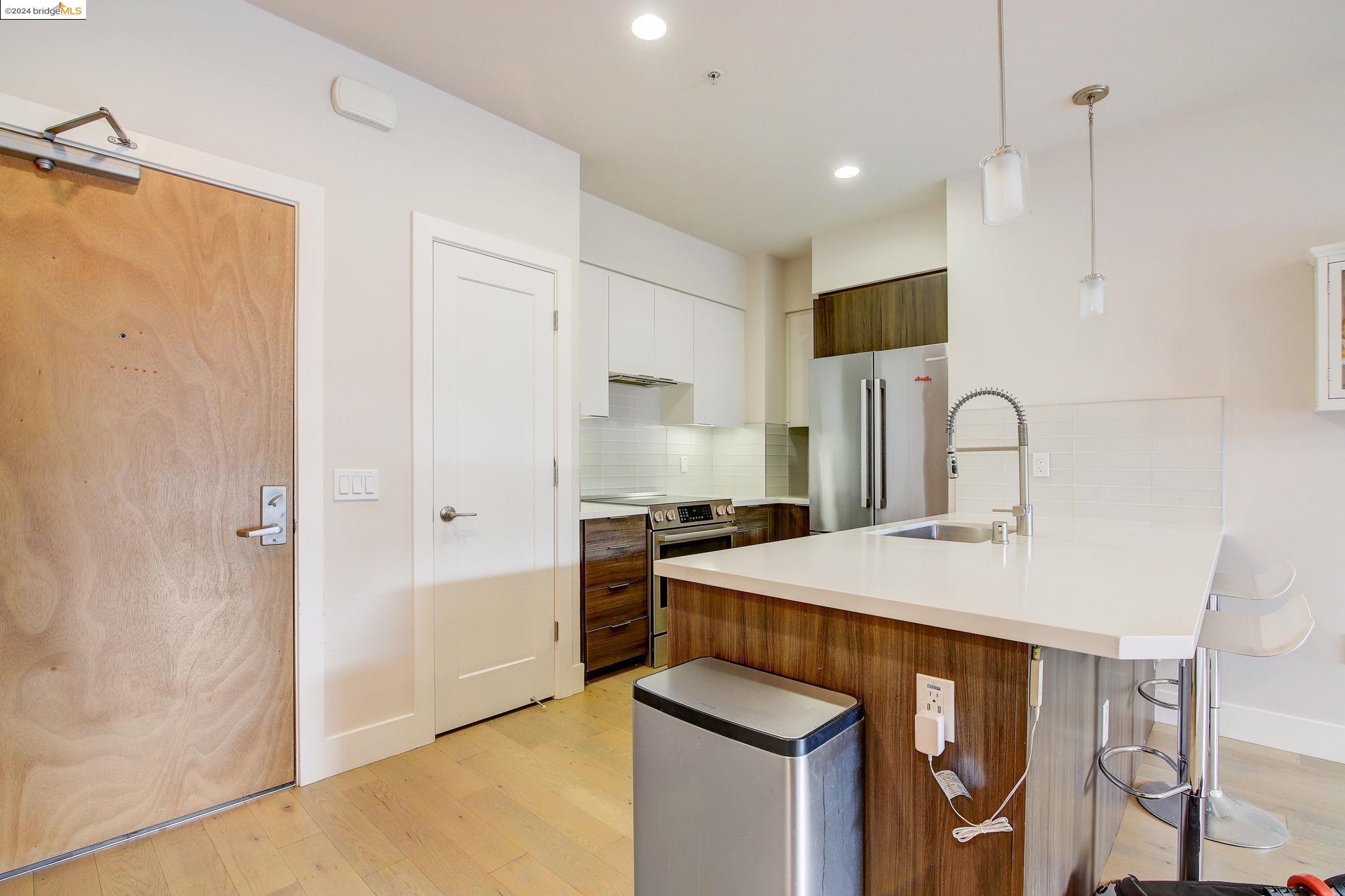 Detail Gallery Image 2 of 27 For 901 Jefferson St #309,  Oakland,  CA 94607 - 2 Beds | 2 Baths