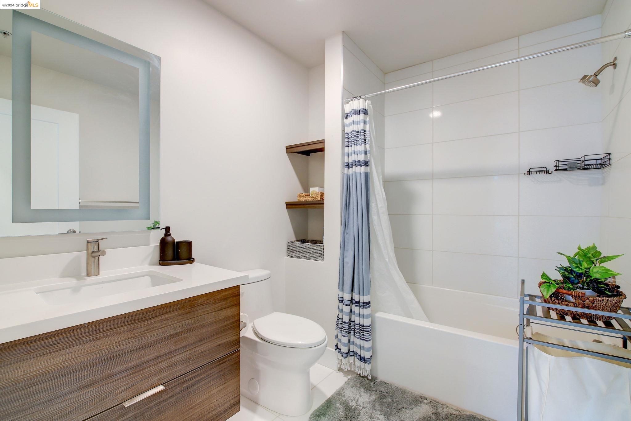 Detail Gallery Image 13 of 27 For 901 Jefferson St #309,  Oakland,  CA 94607 - 2 Beds | 2 Baths