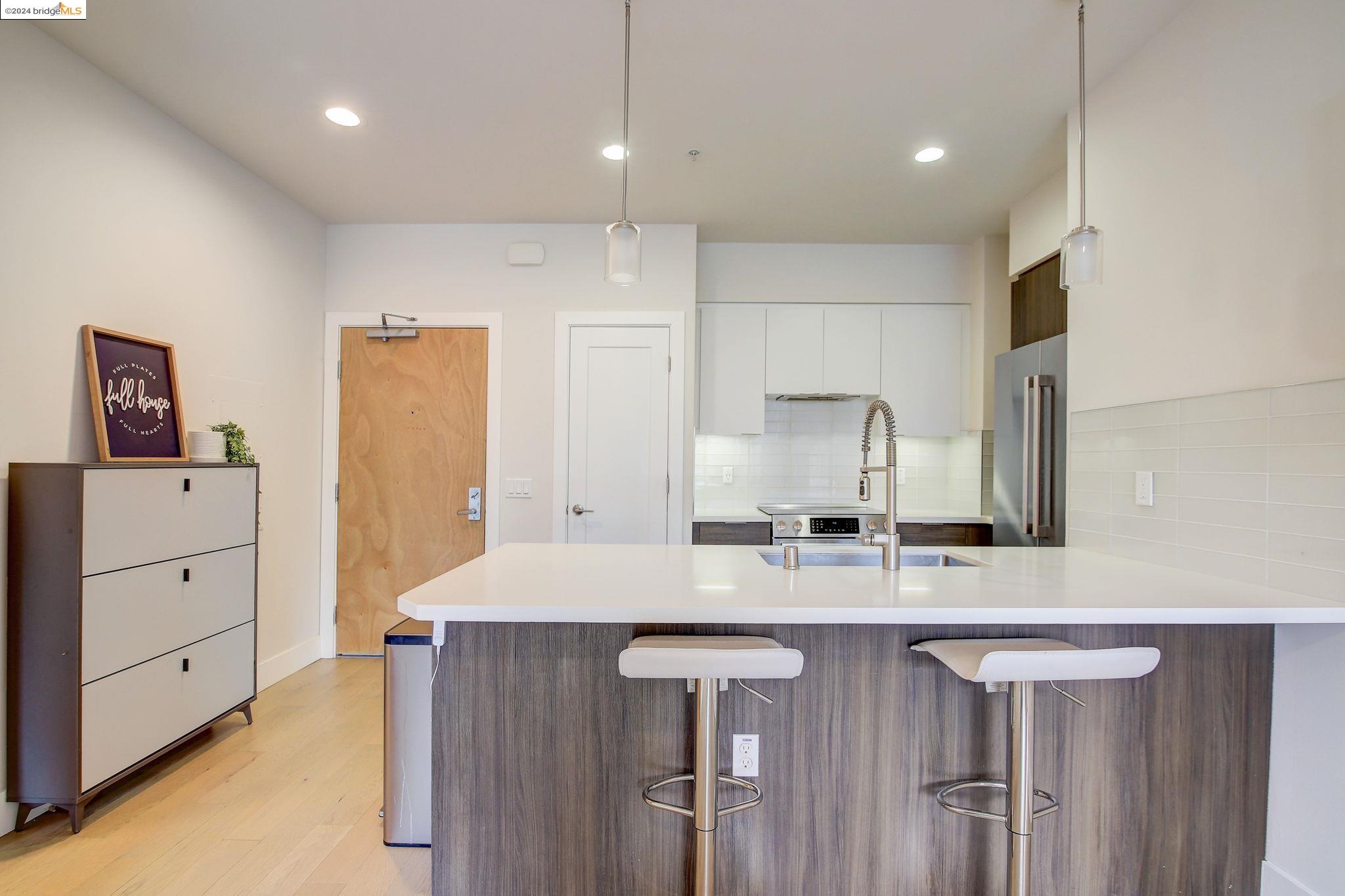 Detail Gallery Image 3 of 27 For 901 Jefferson St #309,  Oakland,  CA 94607 - 2 Beds | 2 Baths