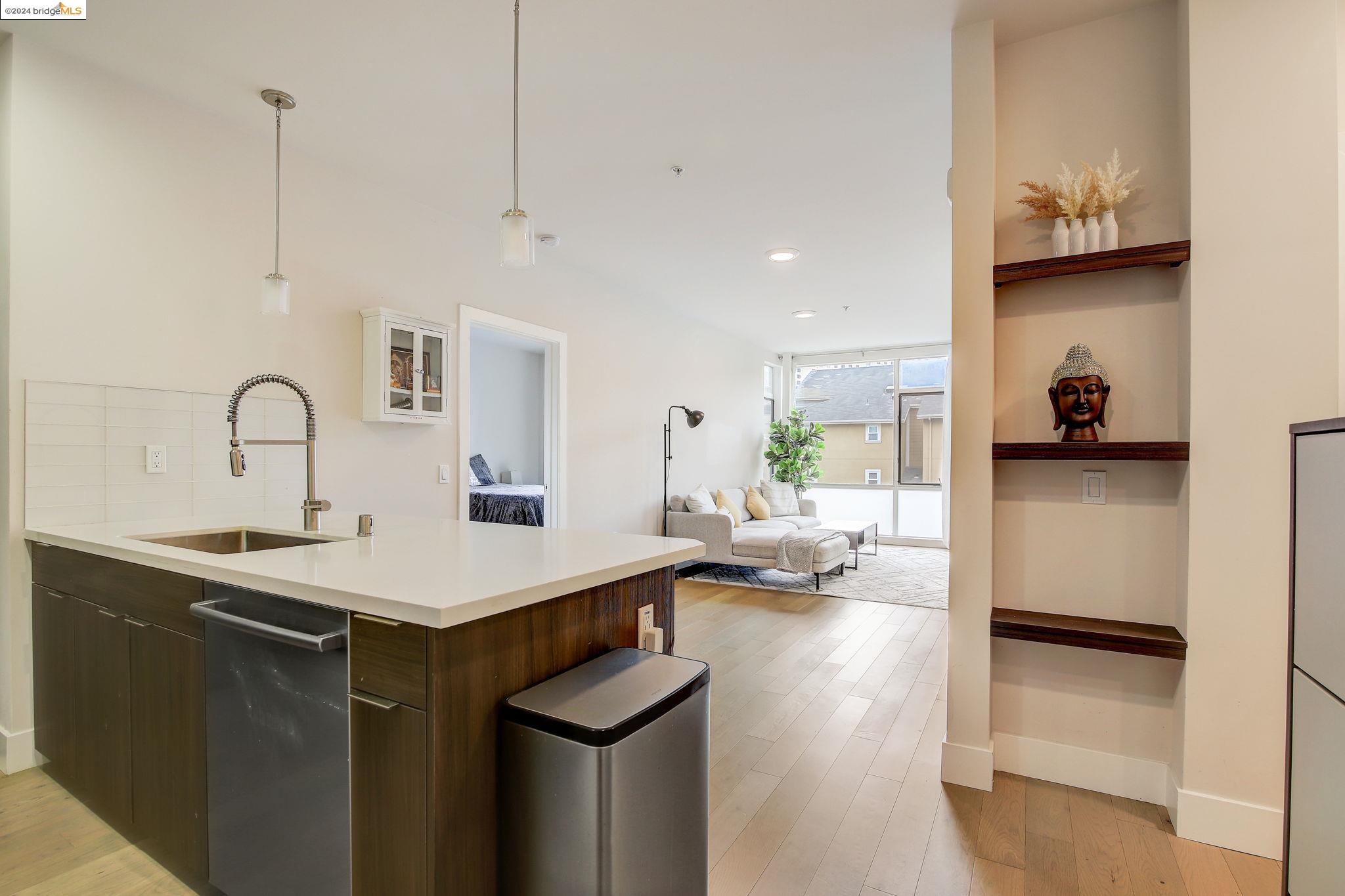 Detail Gallery Image 4 of 27 For 901 Jefferson St #309,  Oakland,  CA 94607 - 2 Beds | 2 Baths