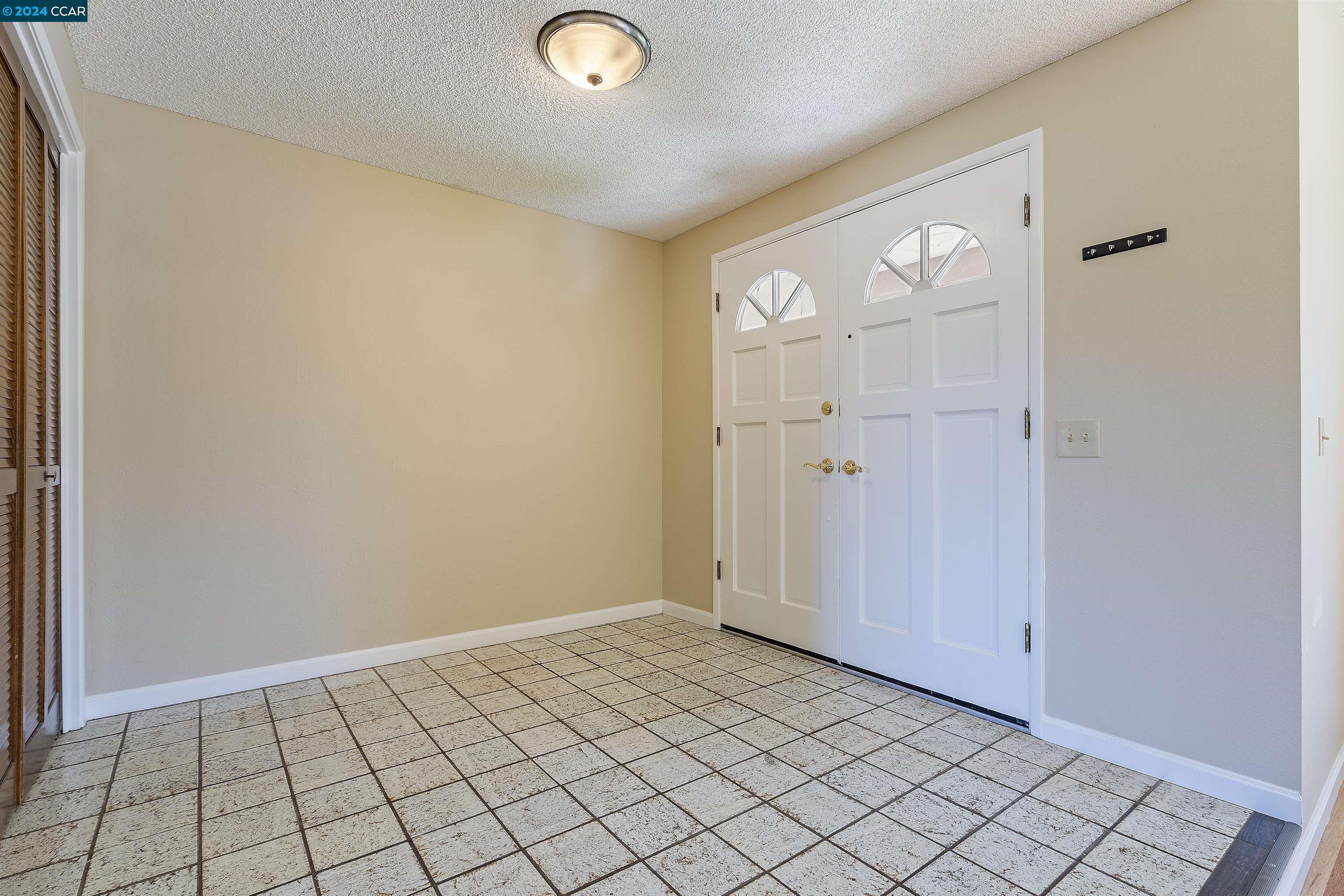 Detail Gallery Image 11 of 48 For 4457 Valle Vista, Pittsburg,  CA 94565 - 4 Beds | 2/1 Baths