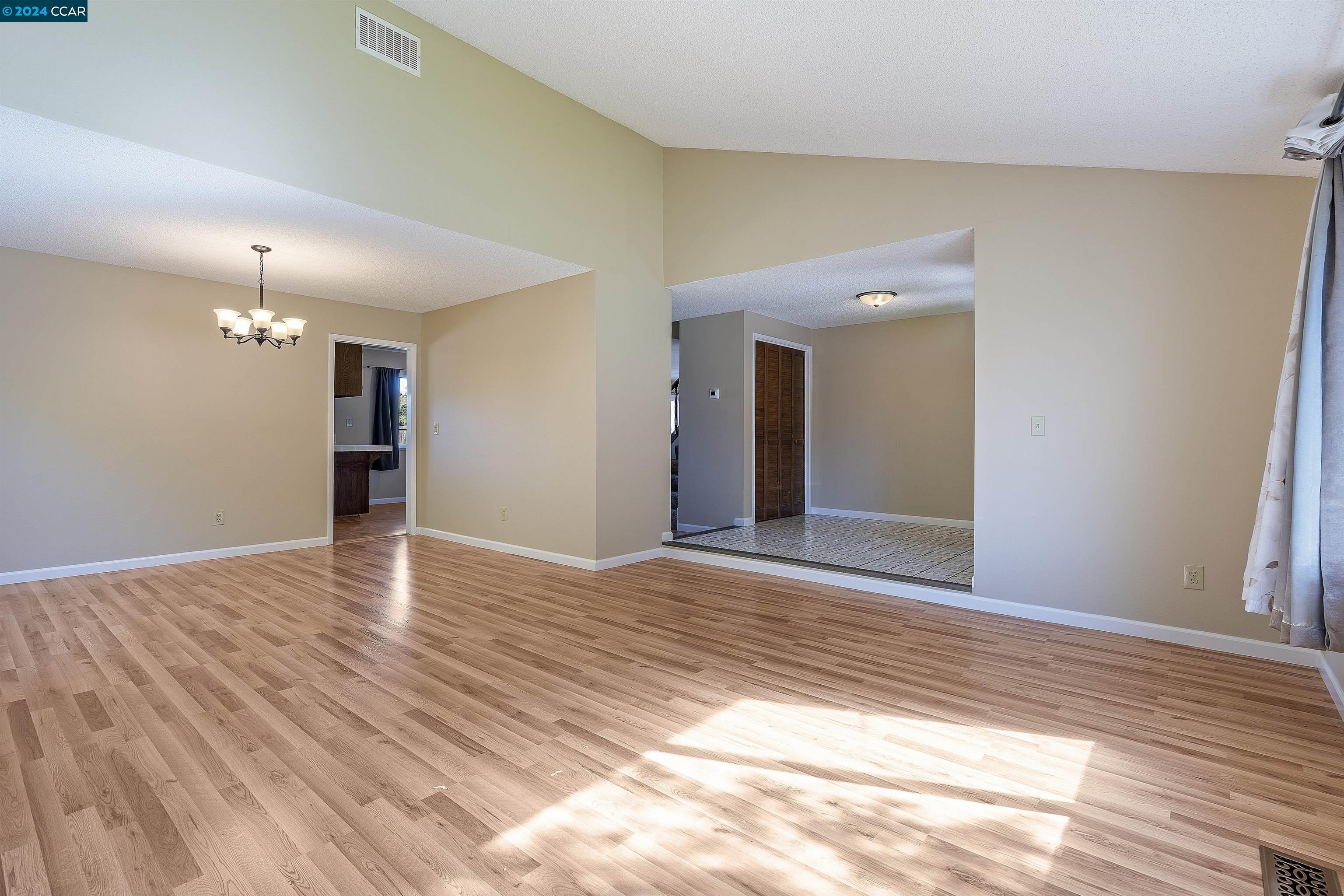 Detail Gallery Image 14 of 48 For 4457 Valle Vista, Pittsburg,  CA 94565 - 4 Beds | 2/1 Baths