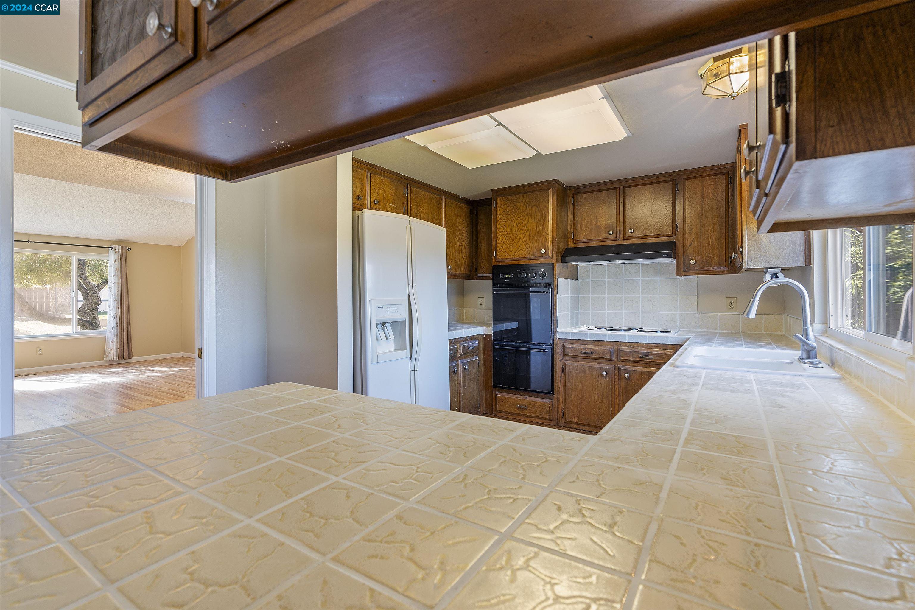 Detail Gallery Image 6 of 48 For 4457 Valle Vista, Pittsburg,  CA 94565 - 4 Beds | 2/1 Baths