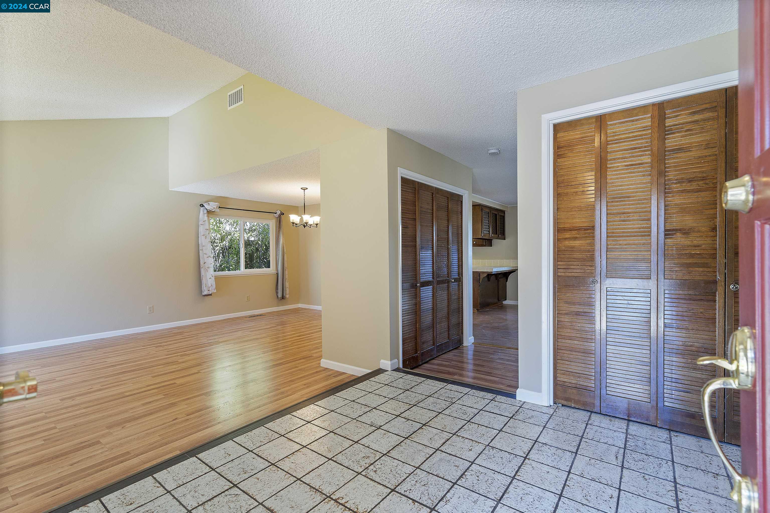 Detail Gallery Image 9 of 48 For 4457 Valle Vista, Pittsburg,  CA 94565 - 4 Beds | 2/1 Baths